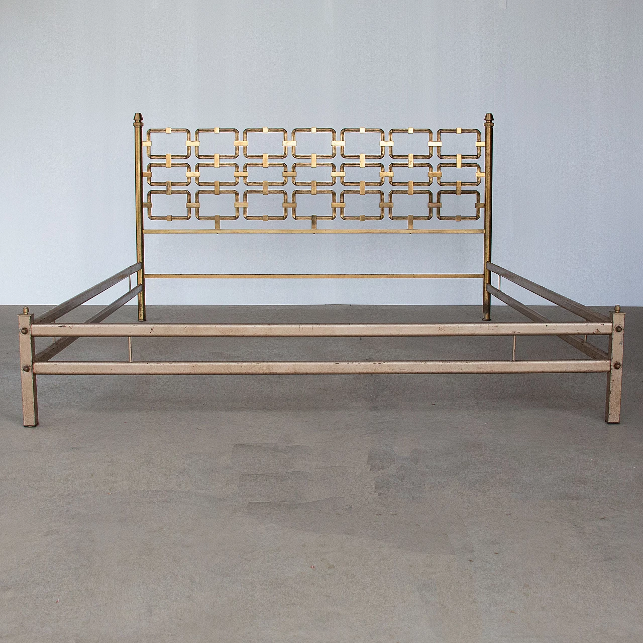 Bed frame in hand-cast brass by Luciano Frigerio, 1970s 1
