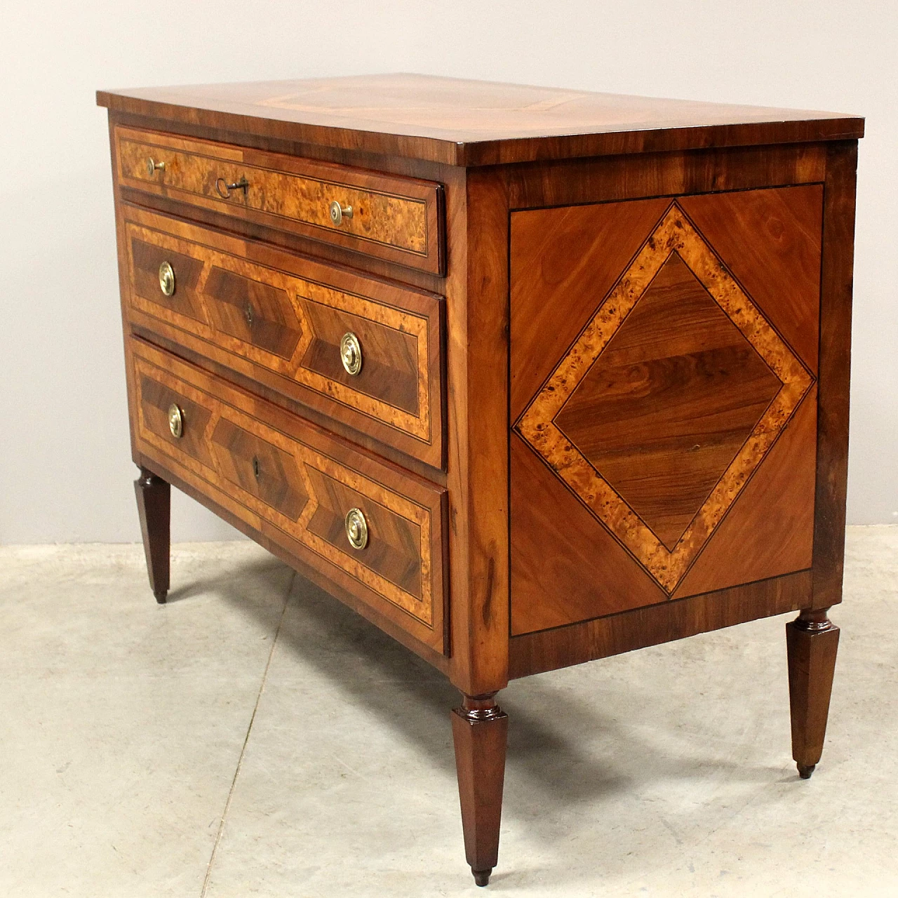 Emilian Louis XVI walnut and cherry commode with inlays, 18th century 5