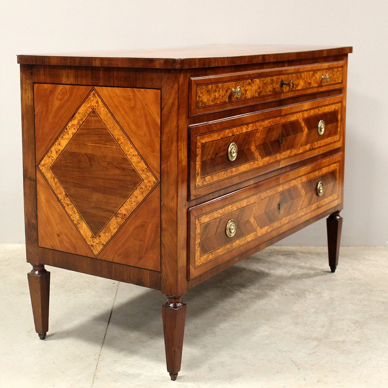 Emilian Louis XVI walnut and cherry commode with inlays, 18th century 7