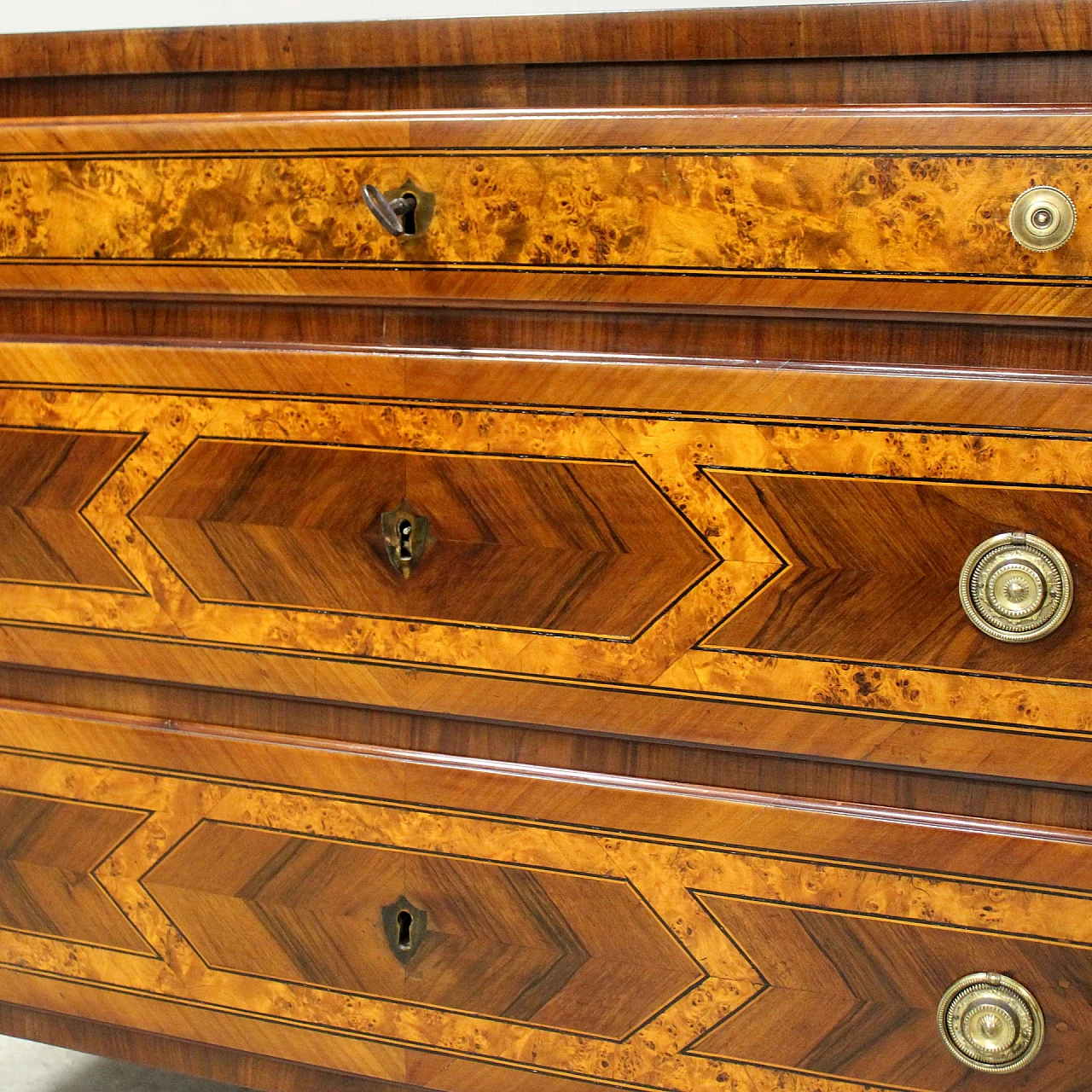 Emilian Louis XVI walnut and cherry commode with inlays, 18th century 9
