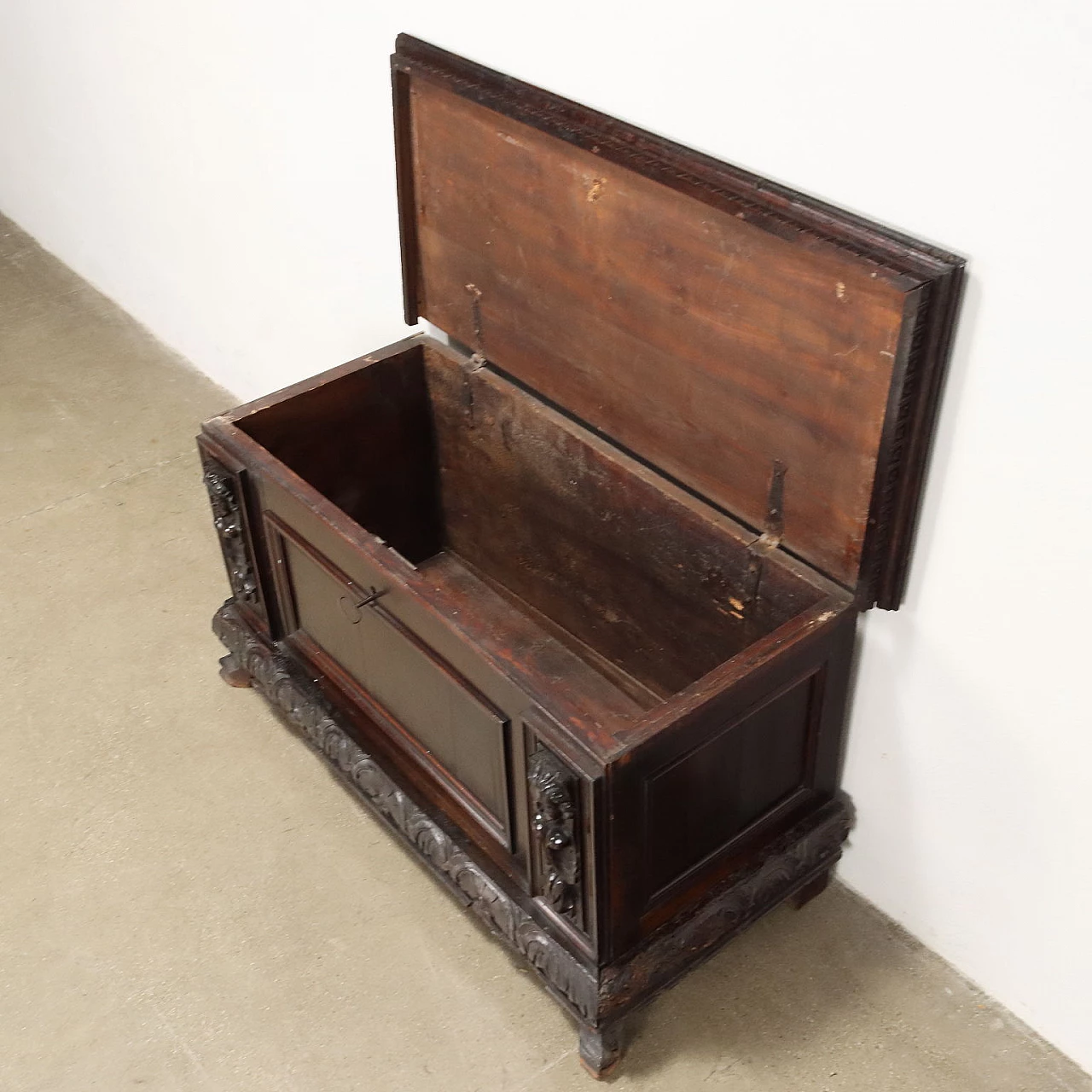 Wooden chest with carved frame and uprights, 19th century 3
