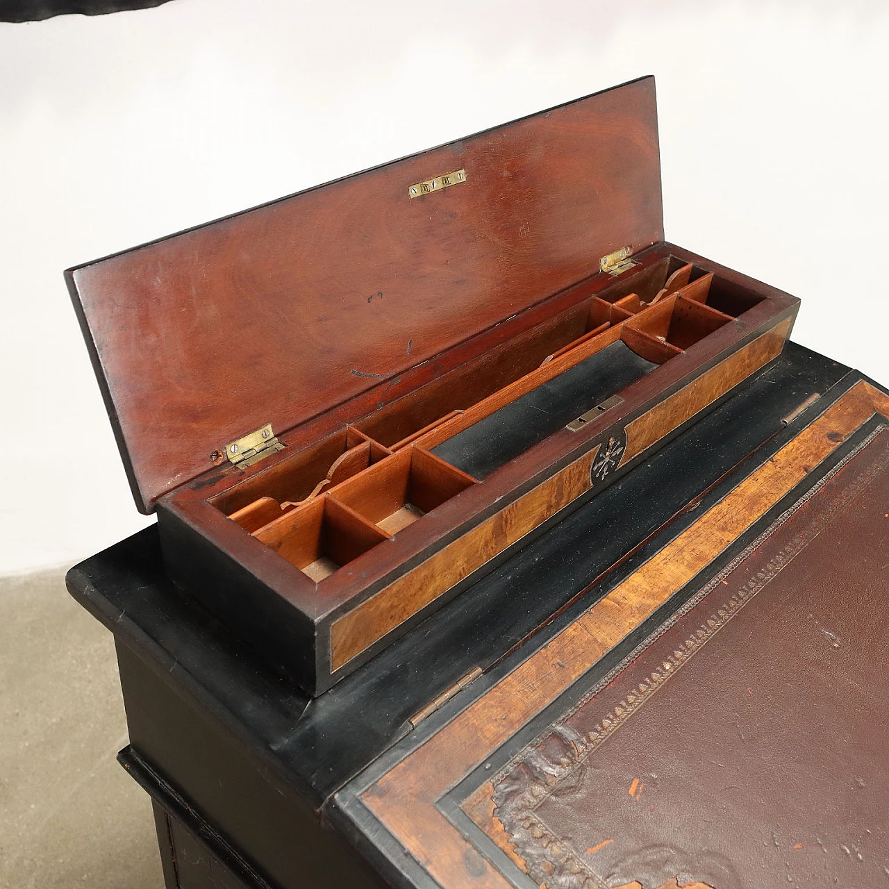 Davenport walnut and ebonized wood writing desk, early 20th century 4