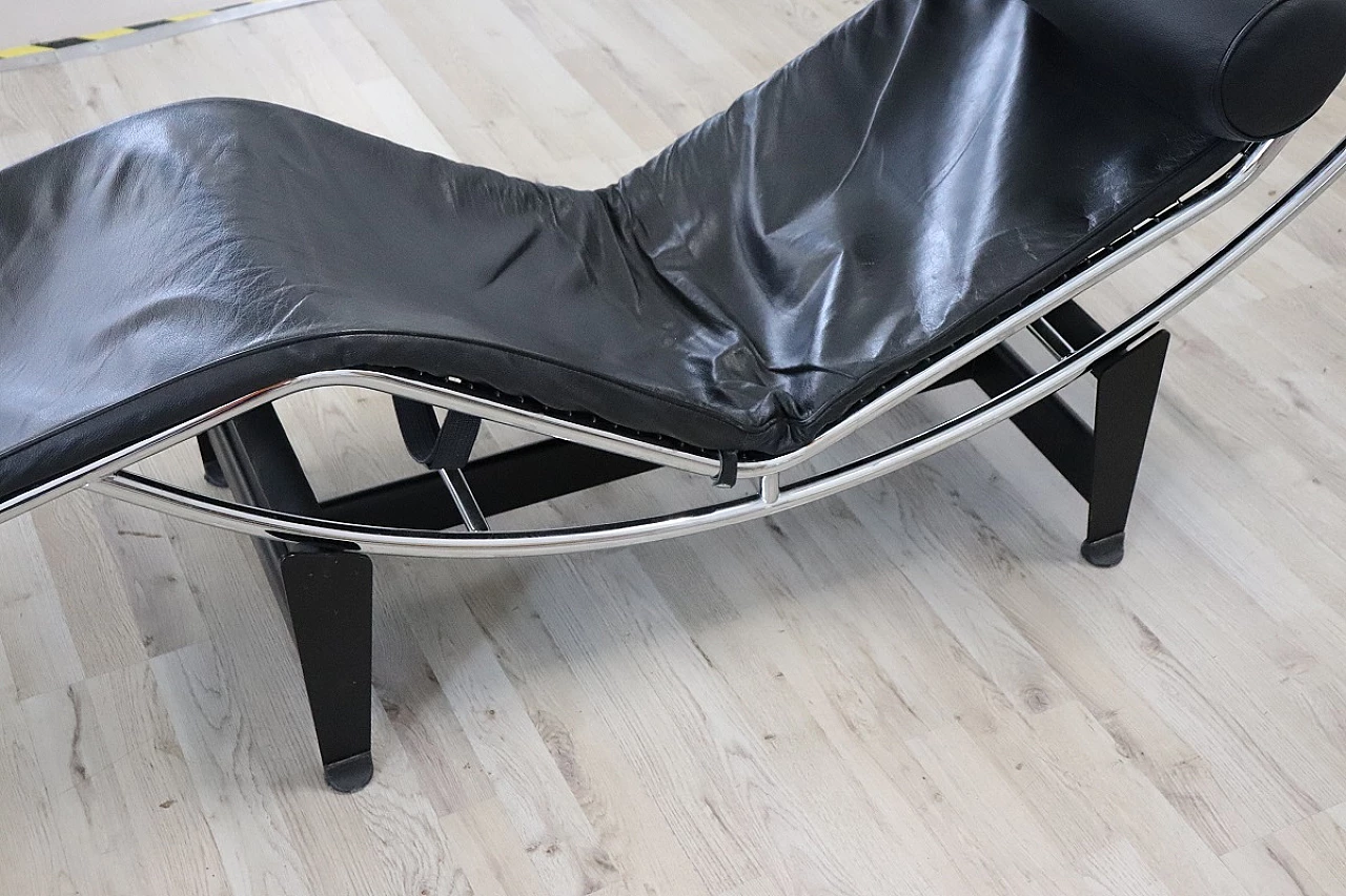 Chaise longue in pelle nera nello stile di Le Corbusier, anni '80 7