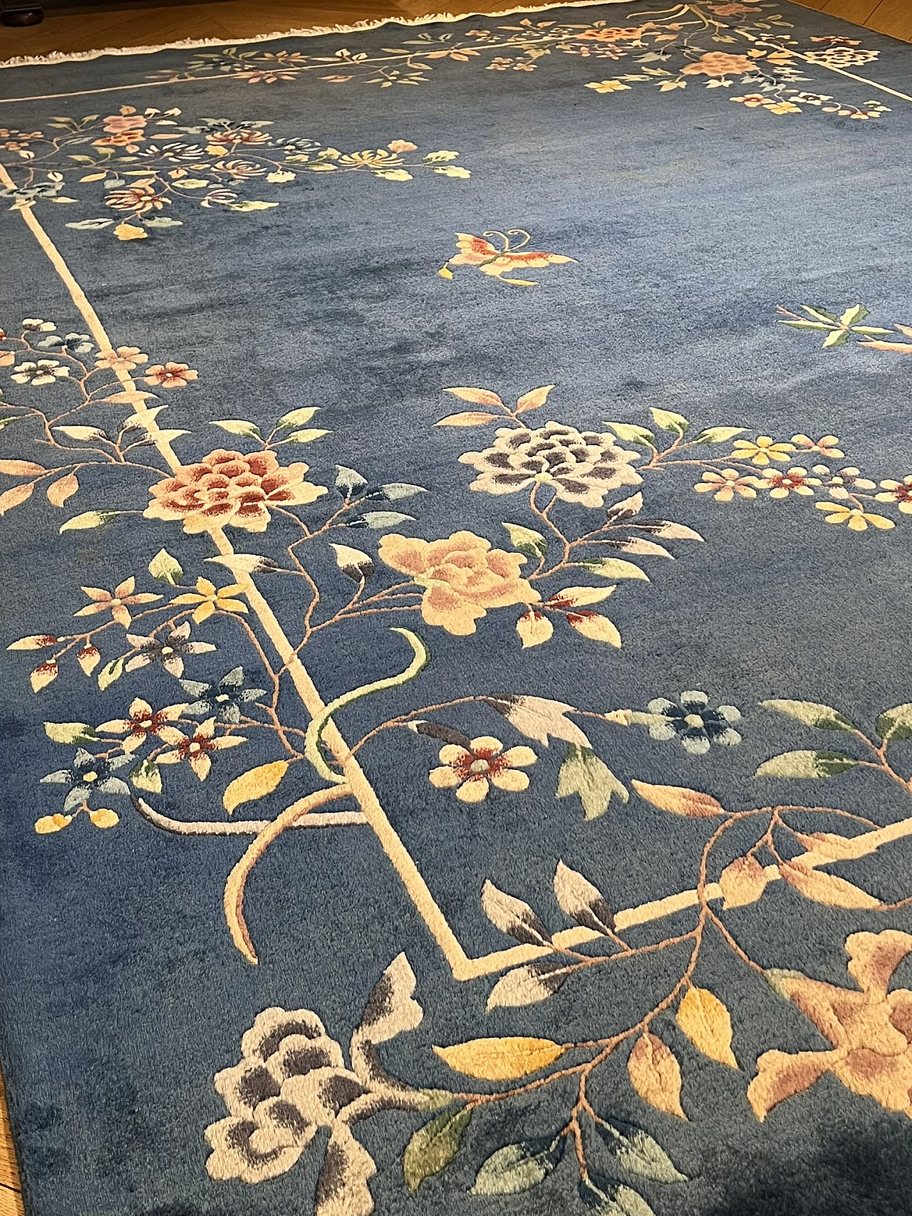 Chinese Art Deco carpet with blue background, 1930s 4