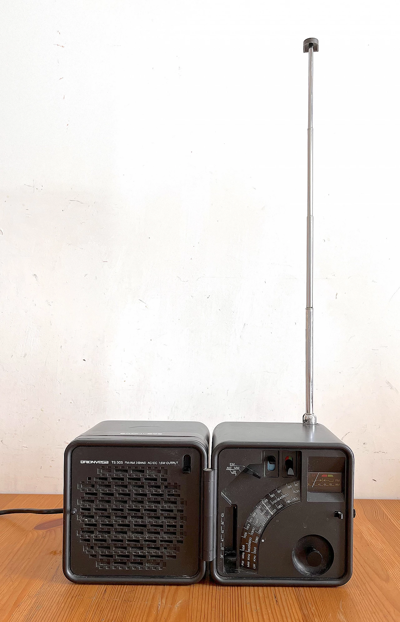 TS 505a radio by Marco Zanuso & Richard Sapper for Brionvega, 1964 13