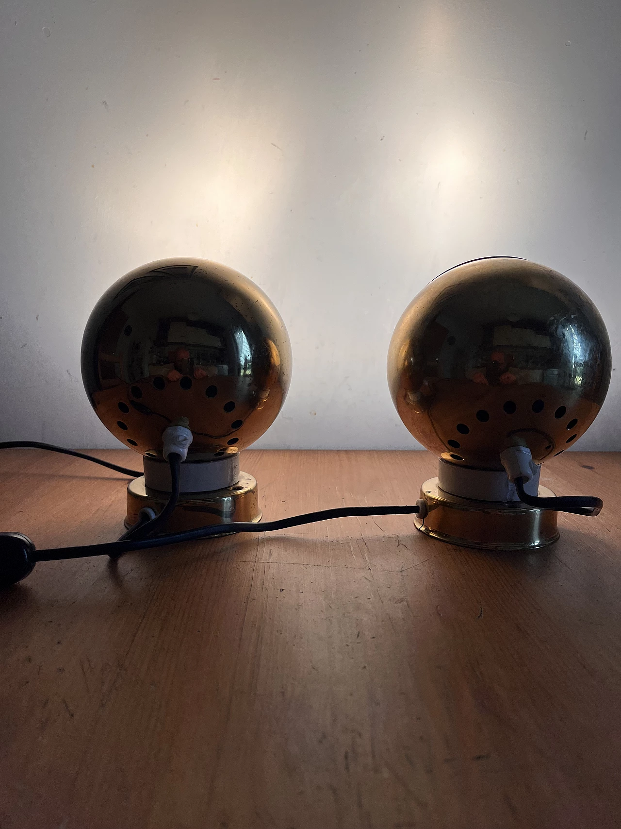 Pair of magnetic table lamps by Reggiani, 1980s 8