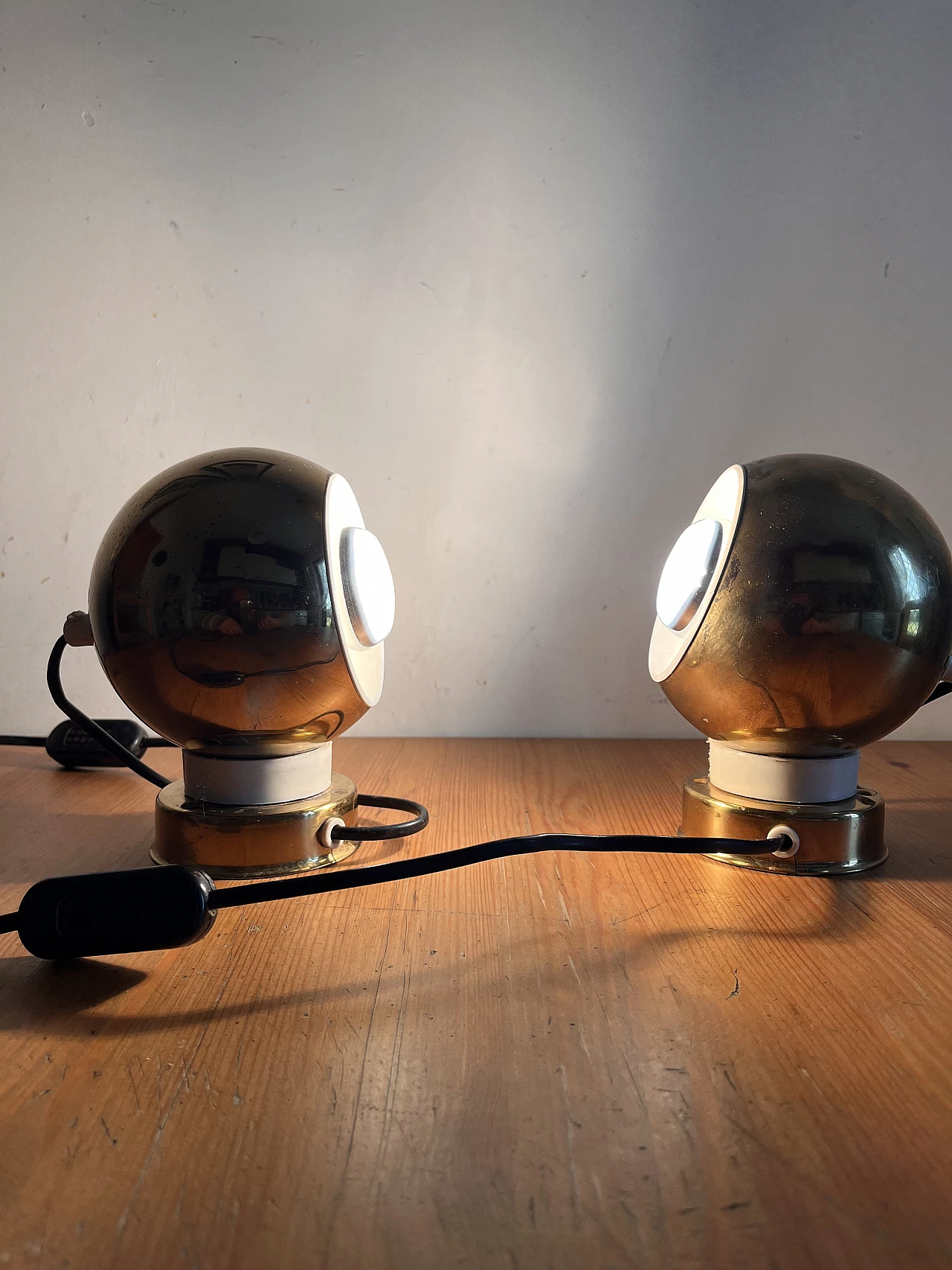 Pair of magnetic table lamps by Reggiani, 1980s 10