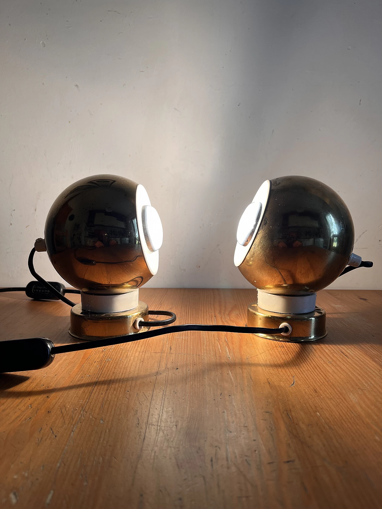 Pair of magnetic table lamps by Reggiani, 1980s 12