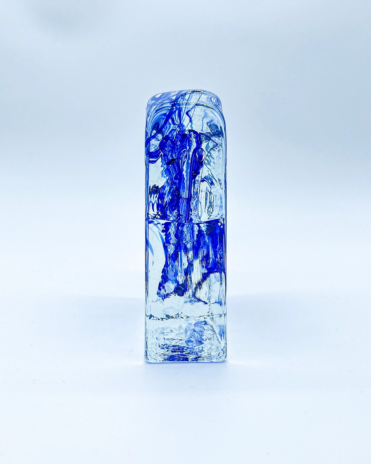 Vaso in vetro trasparente e blu effetto inchiostro, anni '80 3