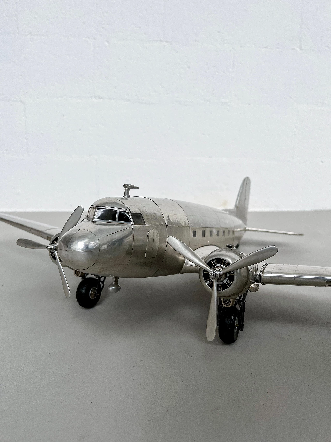 Metal Douglas DC-3 airplane model 3
