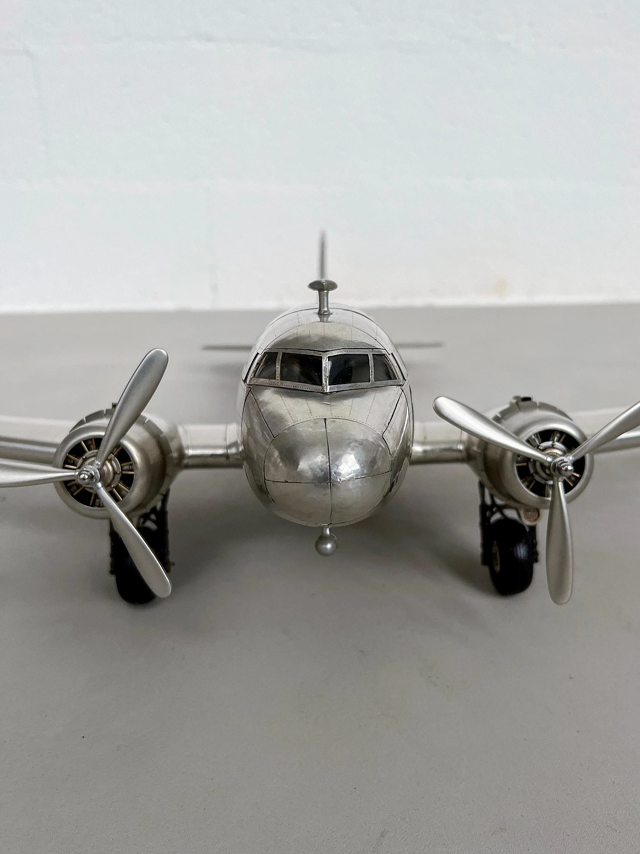 Modellino di aereo Douglas DC-3 in metallo 5