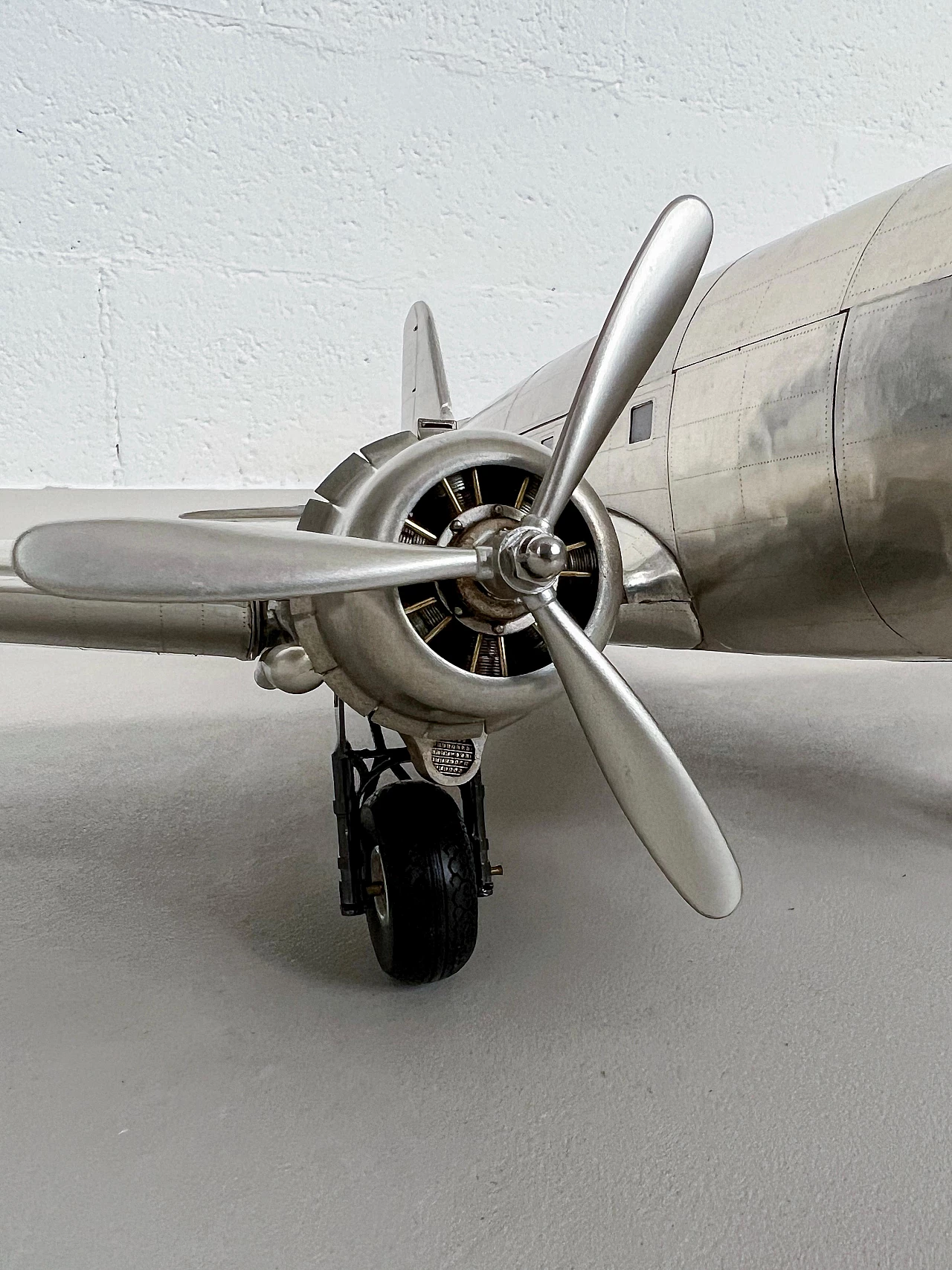 Modellino di aereo Douglas DC-3 in metallo 7