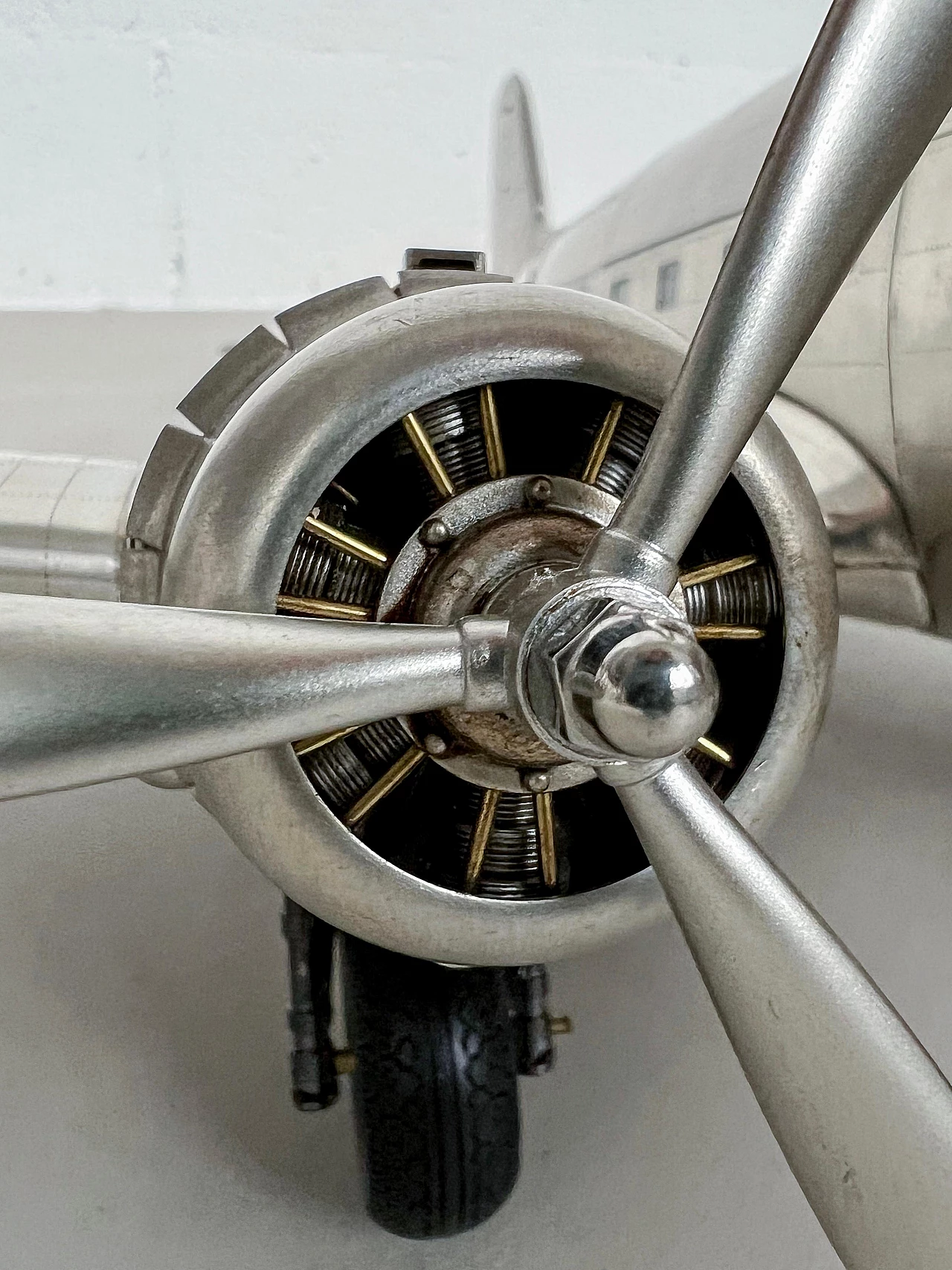 Modellino di aereo Douglas DC-3 in metallo 8