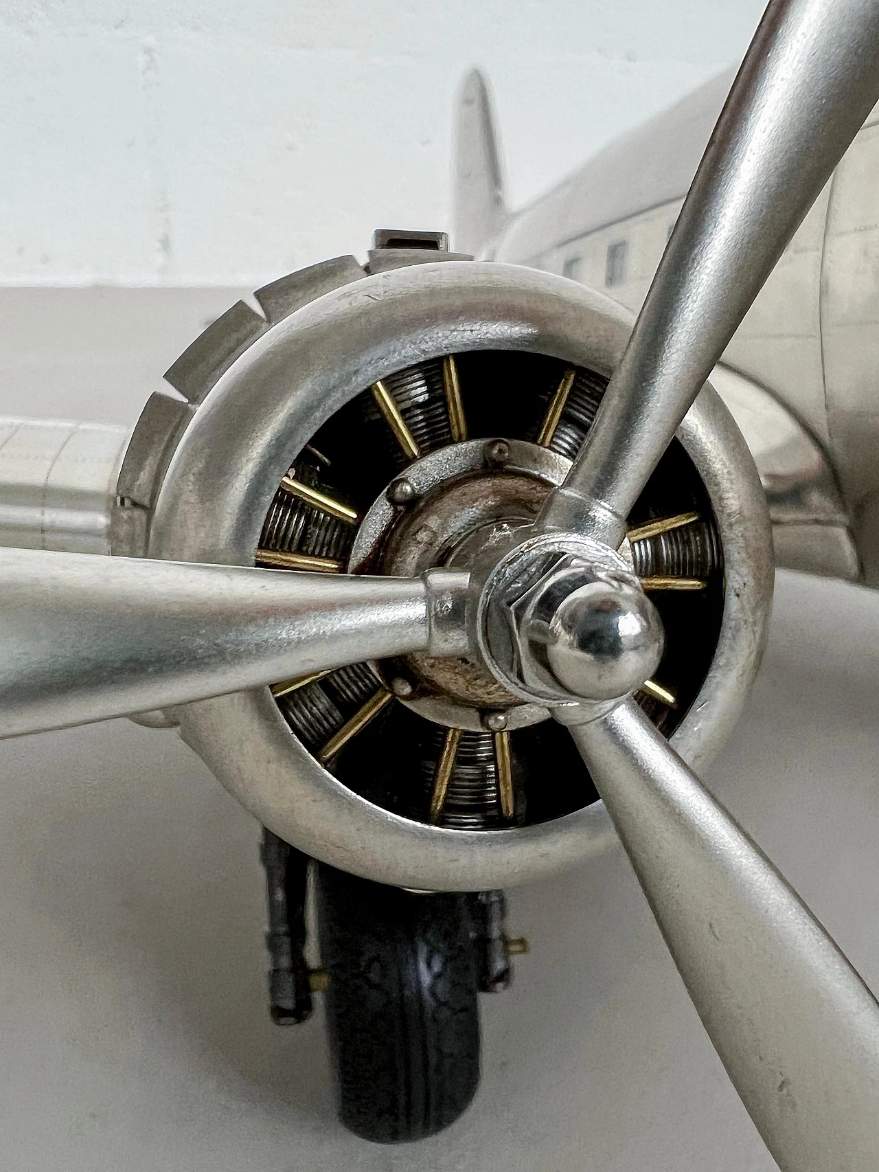 Metal Douglas DC-3 airplane model 8