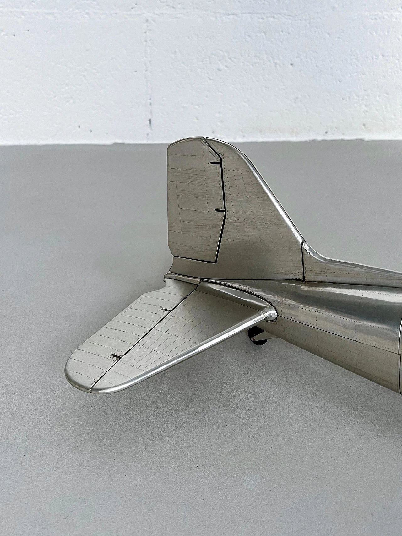 Metal Douglas DC-3 airplane model 10