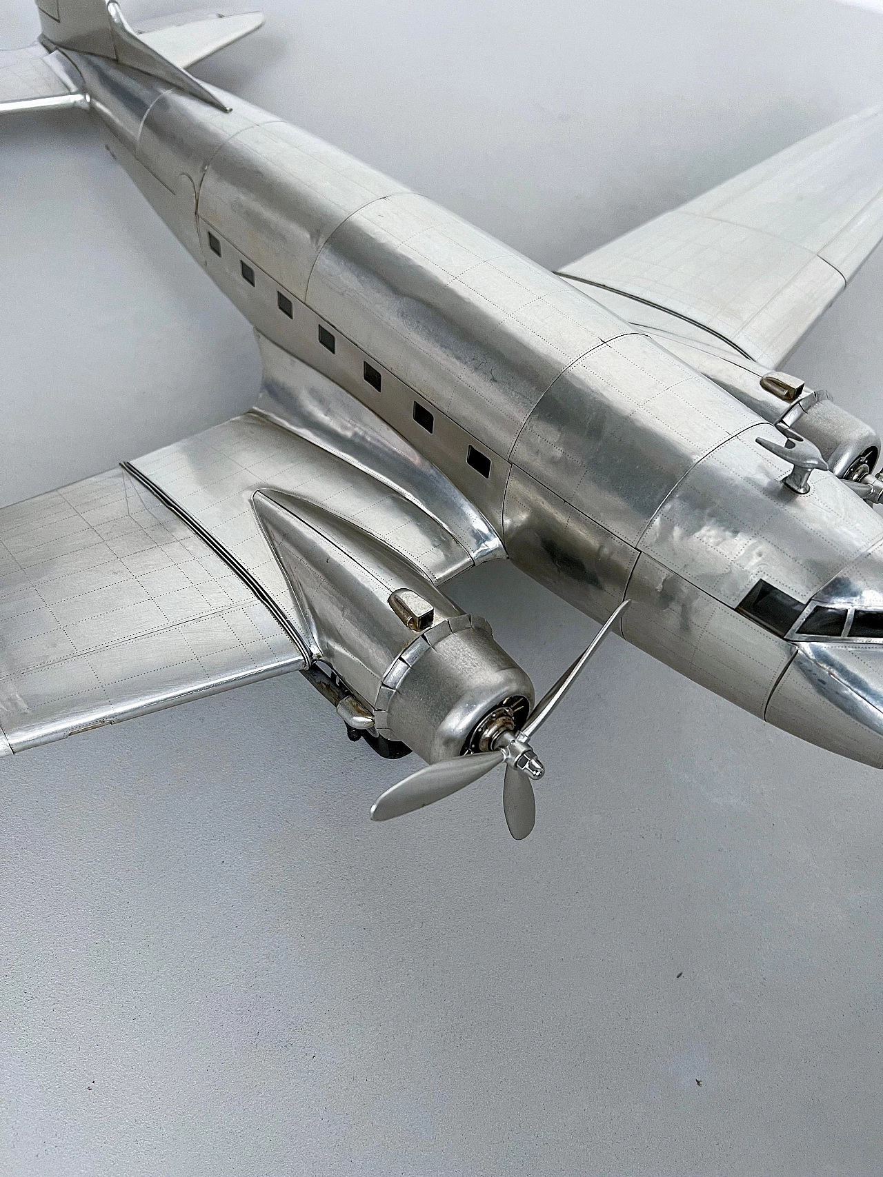 Modellino di aereo Douglas DC-3 in metallo 11