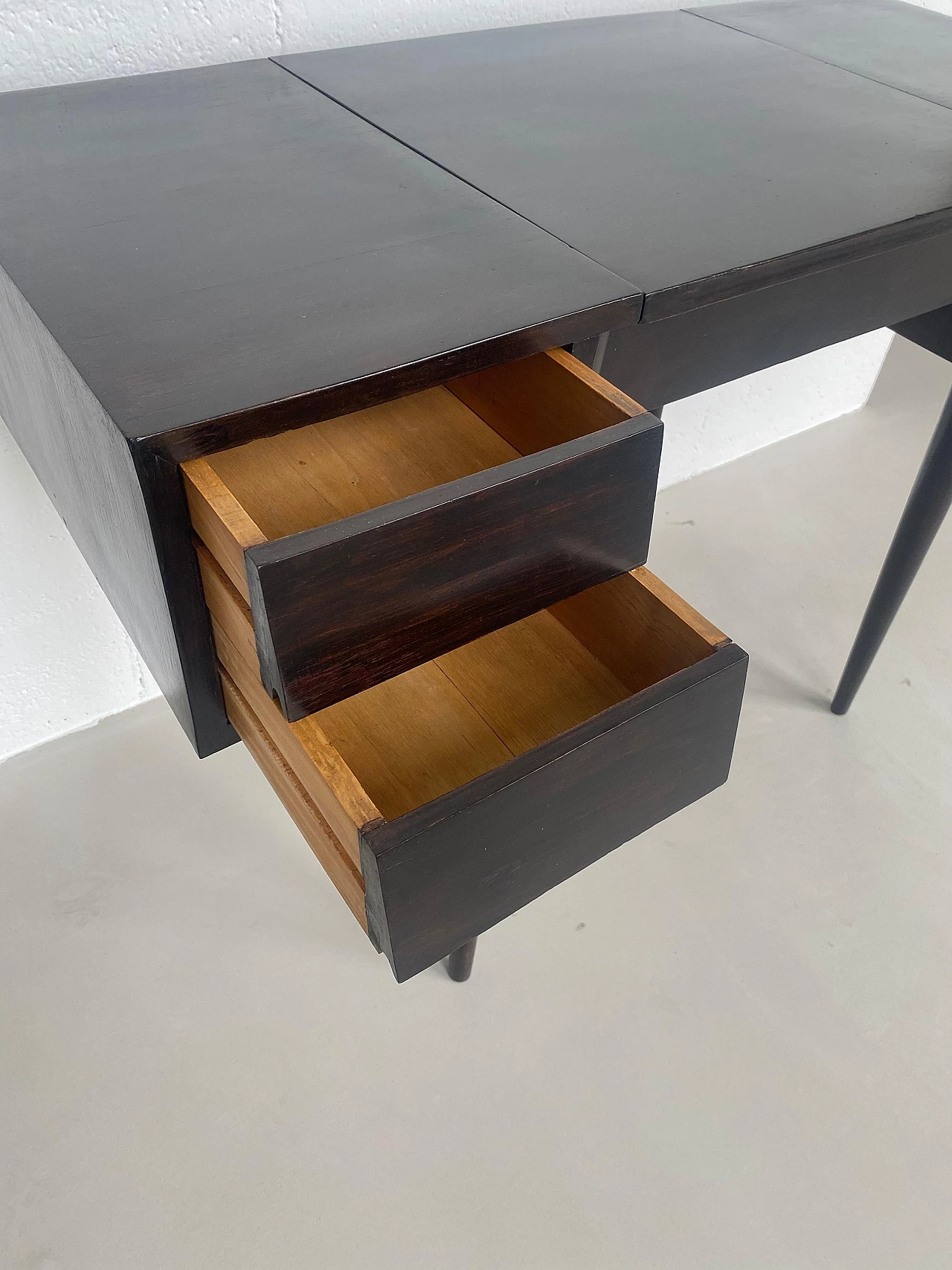 Solid wood vanity table in the style of Gio Ponti, 1950s 4