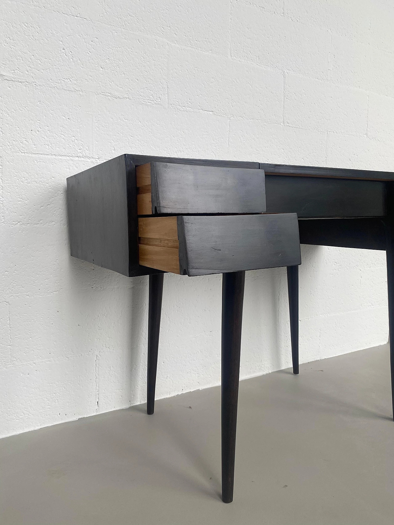 Solid wood vanity table in the style of Gio Ponti, 1950s 5