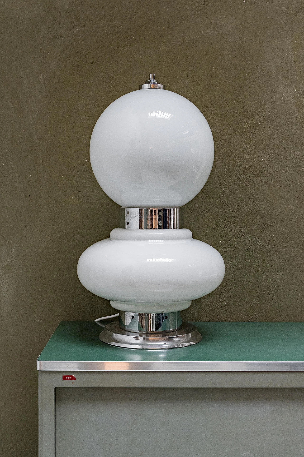 Lampada in vetro opalino e metallo di C. Nason per Mazzega, anni '60 2