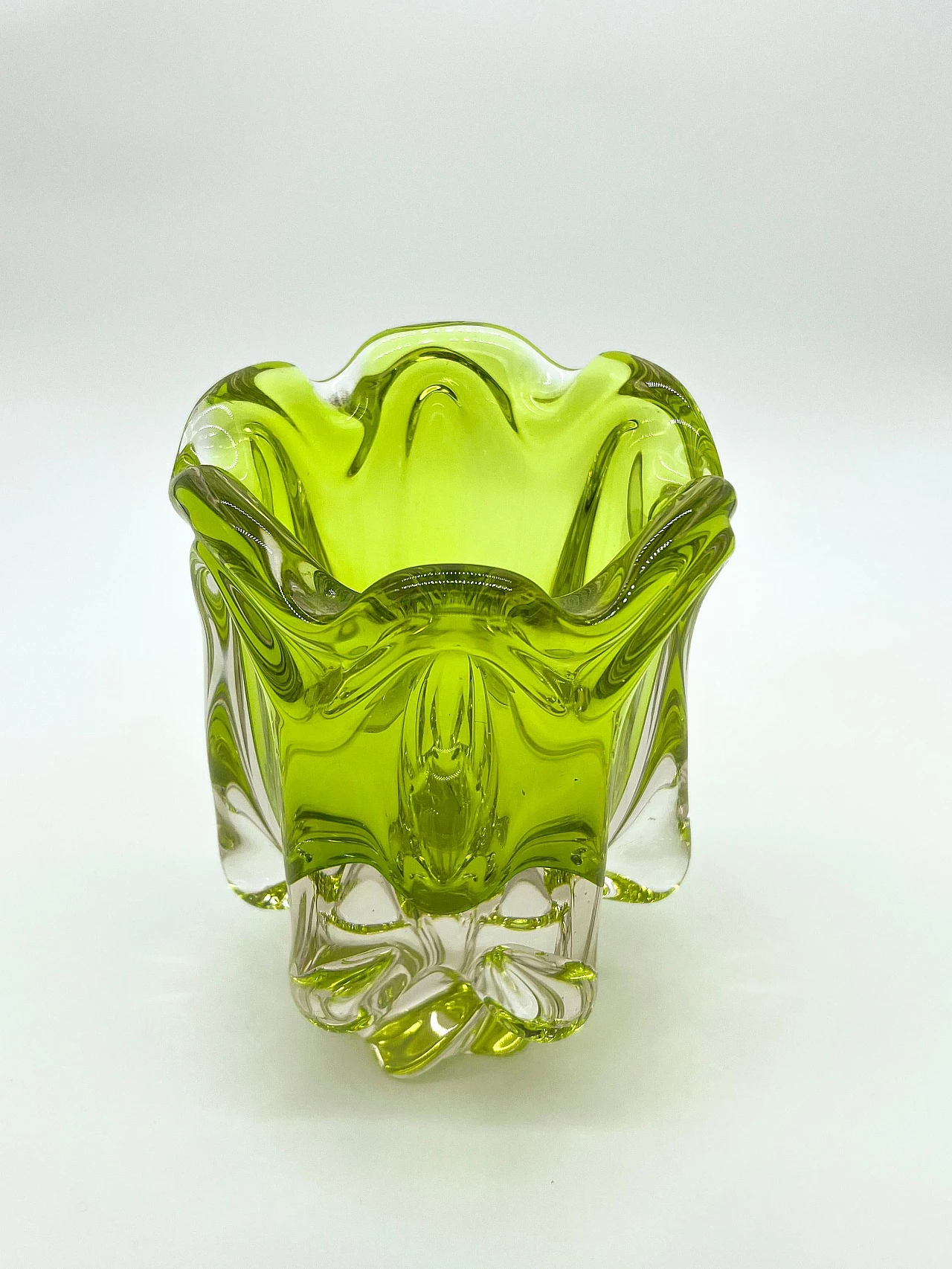 Vaso in vetro di Murano sommerso verde lime, anni '60 3