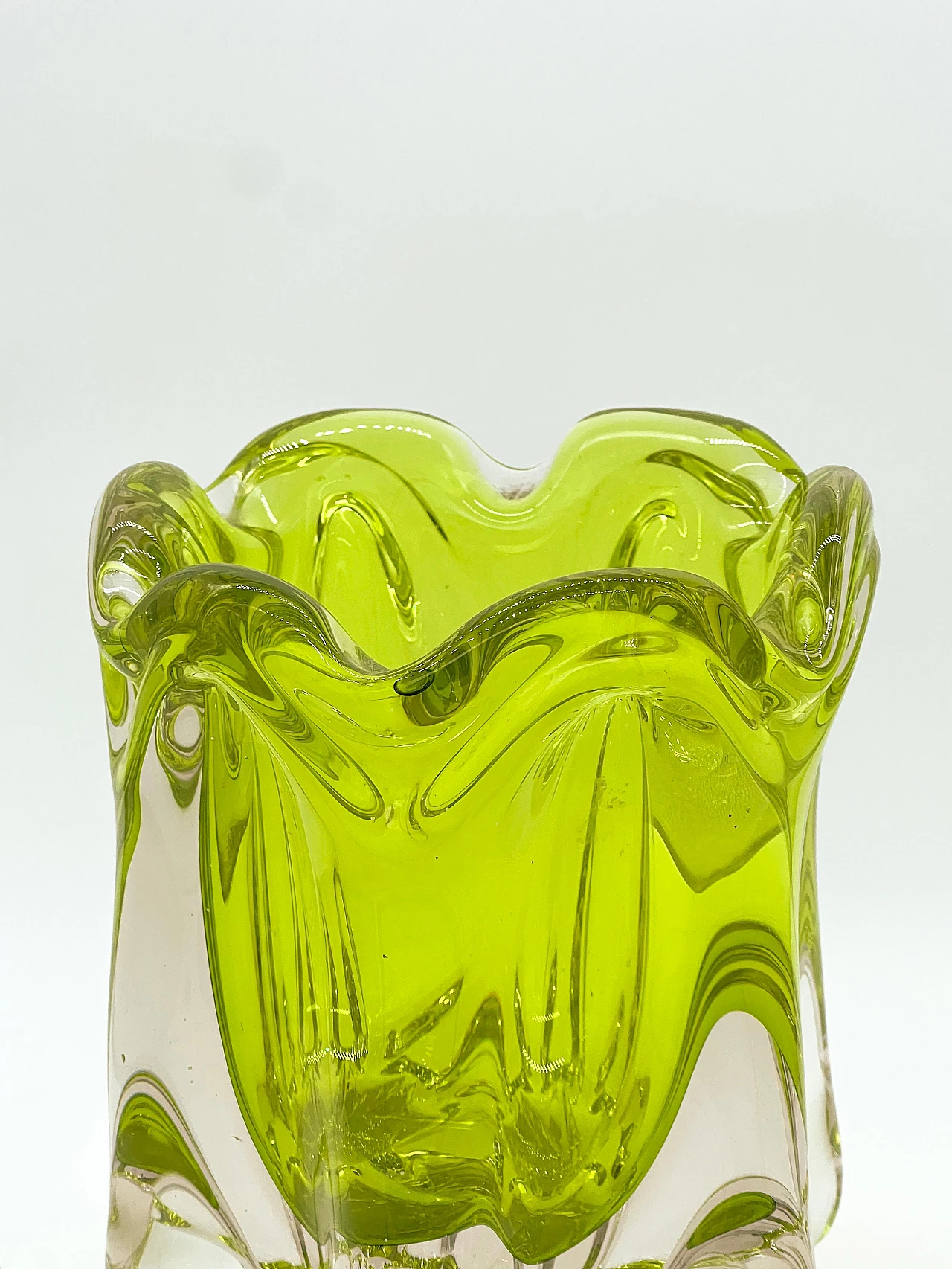 Vaso in vetro di Murano sommerso verde lime, anni '60 5