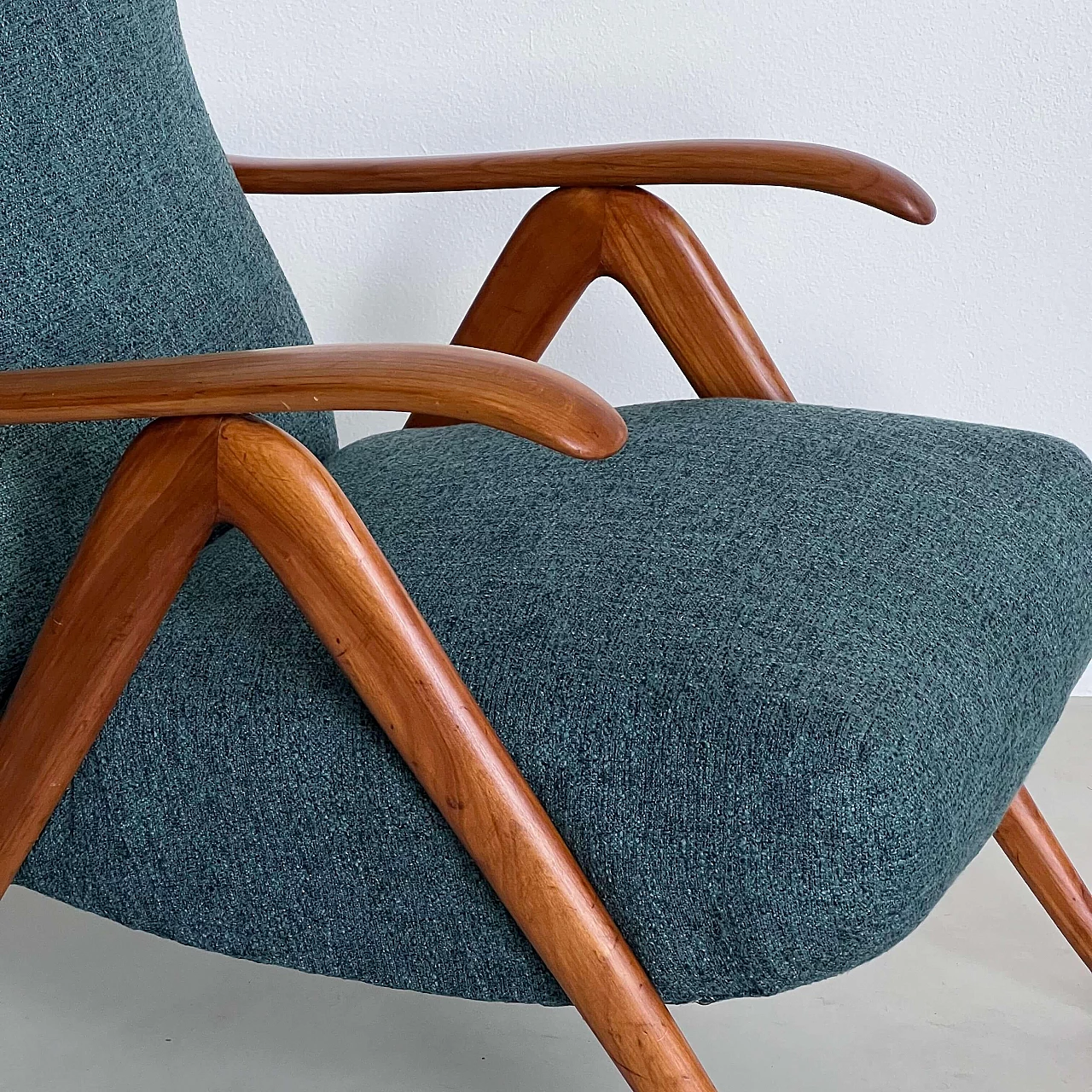 Pair of wood and green fabric reclining armchairs, 1960s 3