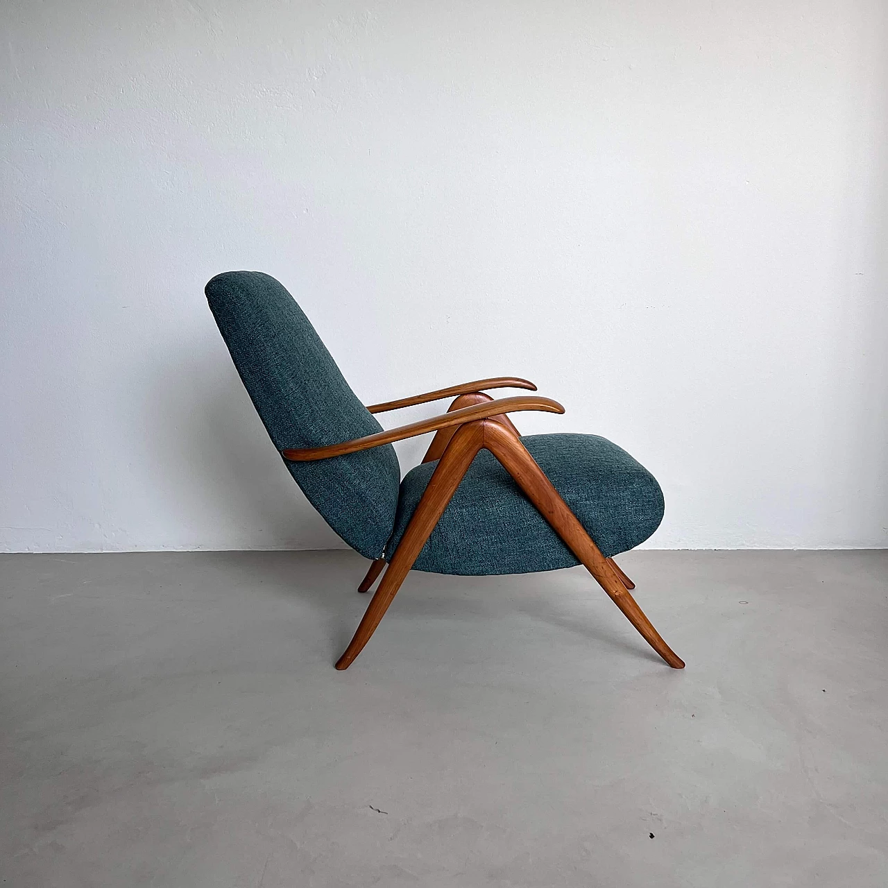 Pair of wood and green fabric reclining armchairs, 1960s 8