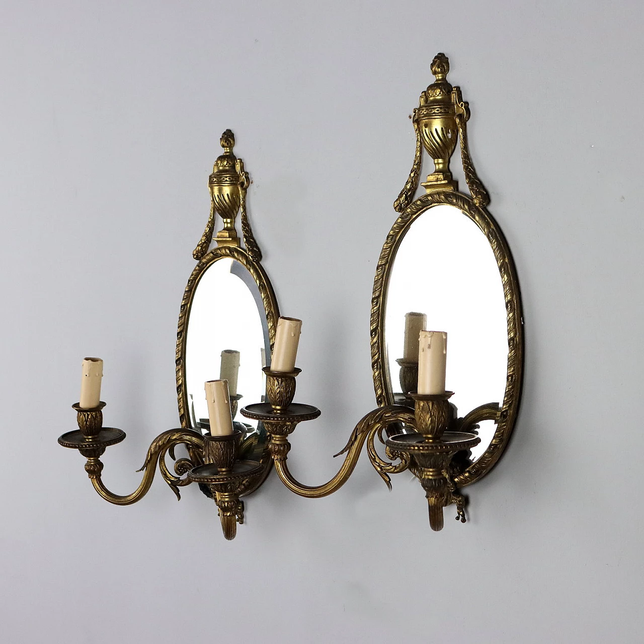 Pair of wall lights with mirror in gilded bronze 1