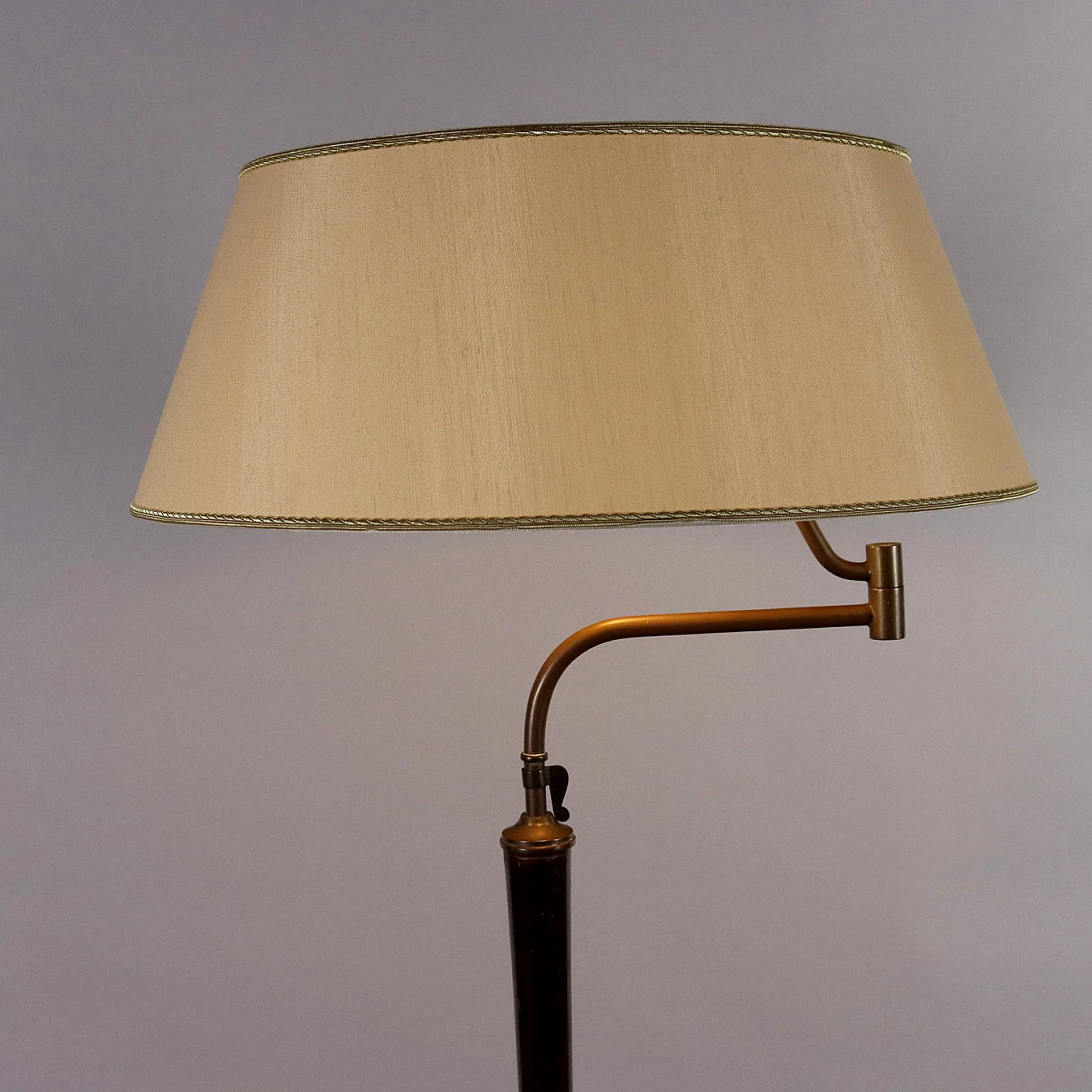 Floor lamp in stained wood and brass, 1950s 3