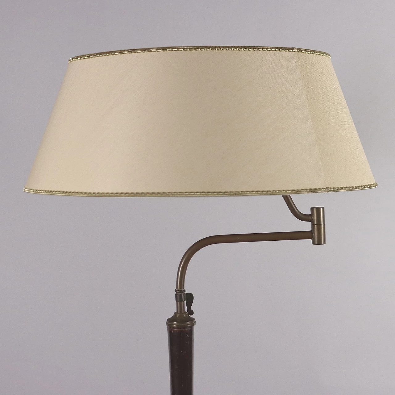 Floor lamp in stained wood and brass, 1950s 6