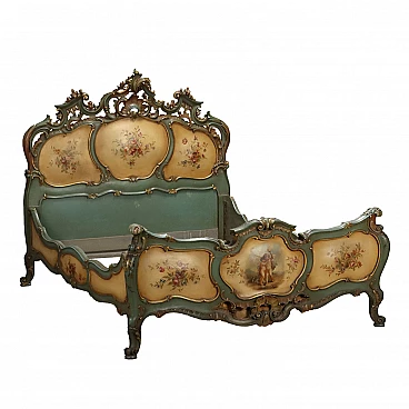 Double bed frame in lacquered wood and floral motifs