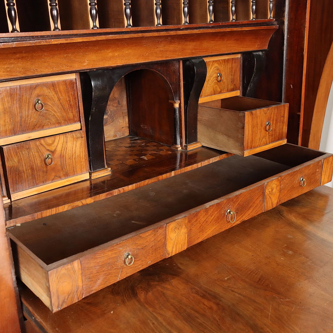 Secrétaire in mahogany and walnut with marble top, 19th century 10