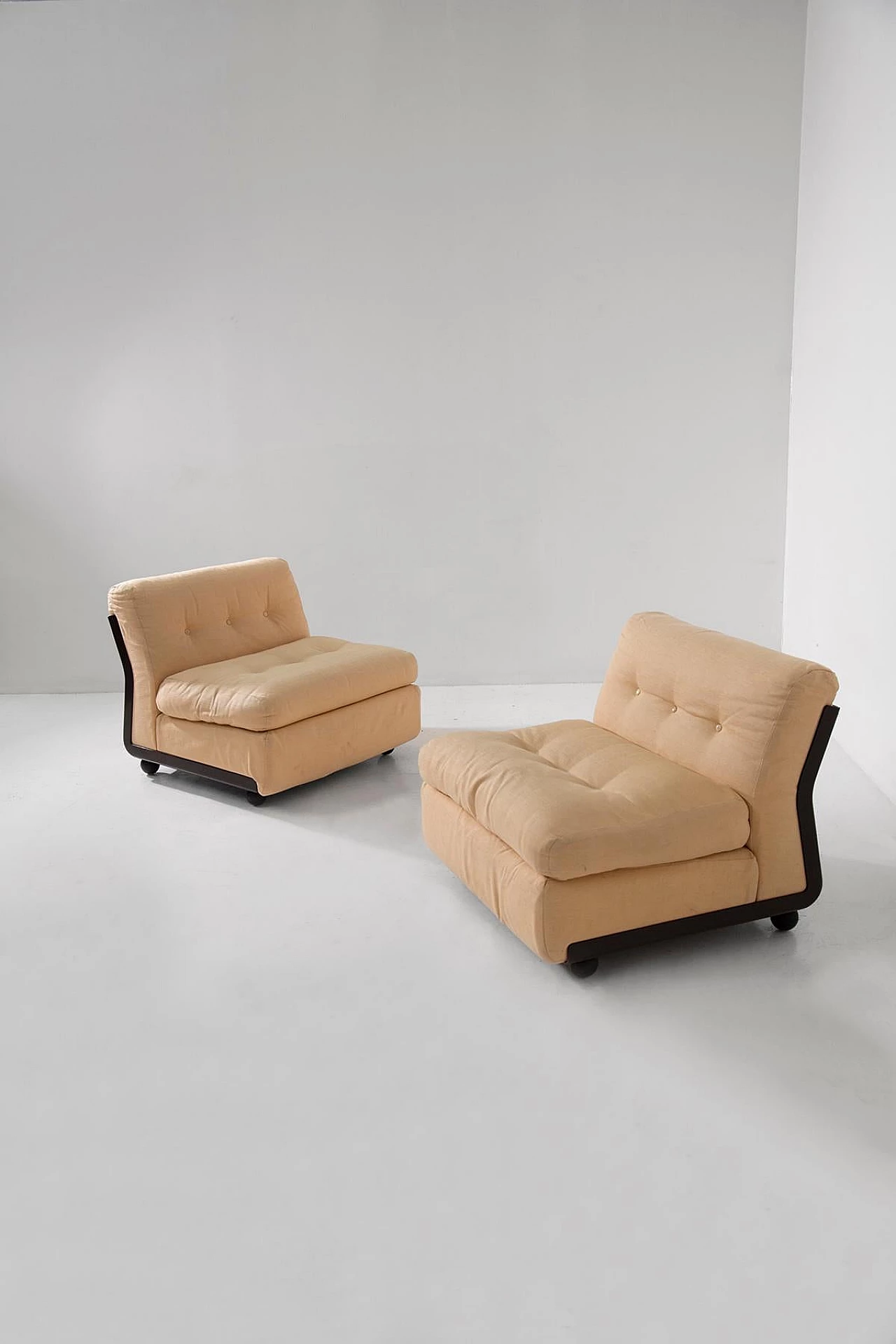 Pair of Amanta armchairs by Mario Bellini for C&B Italia, 1960s 2