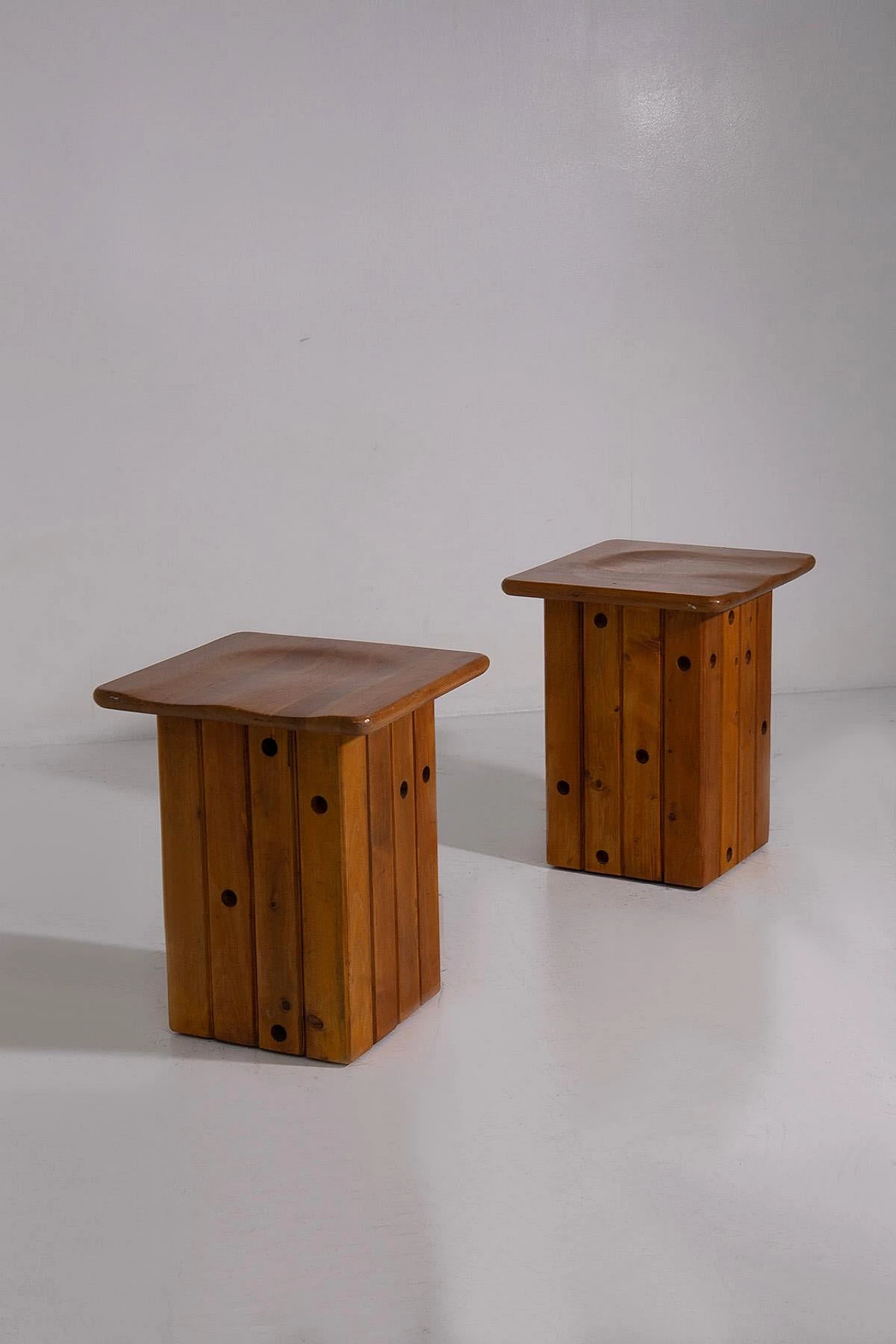 Pair of pine stools attributed to Giuseppe Rivadossi, 1970s 3