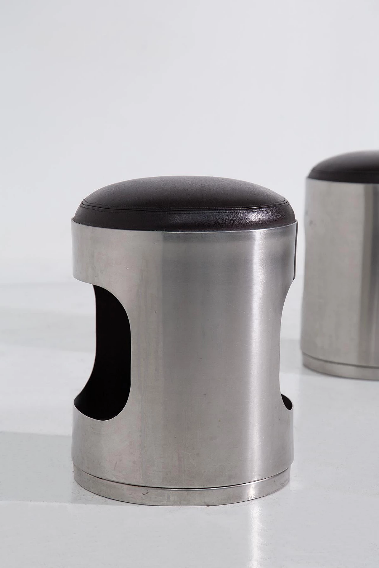 Pair of stools attributed to Vittorio Introini, 1960s 6