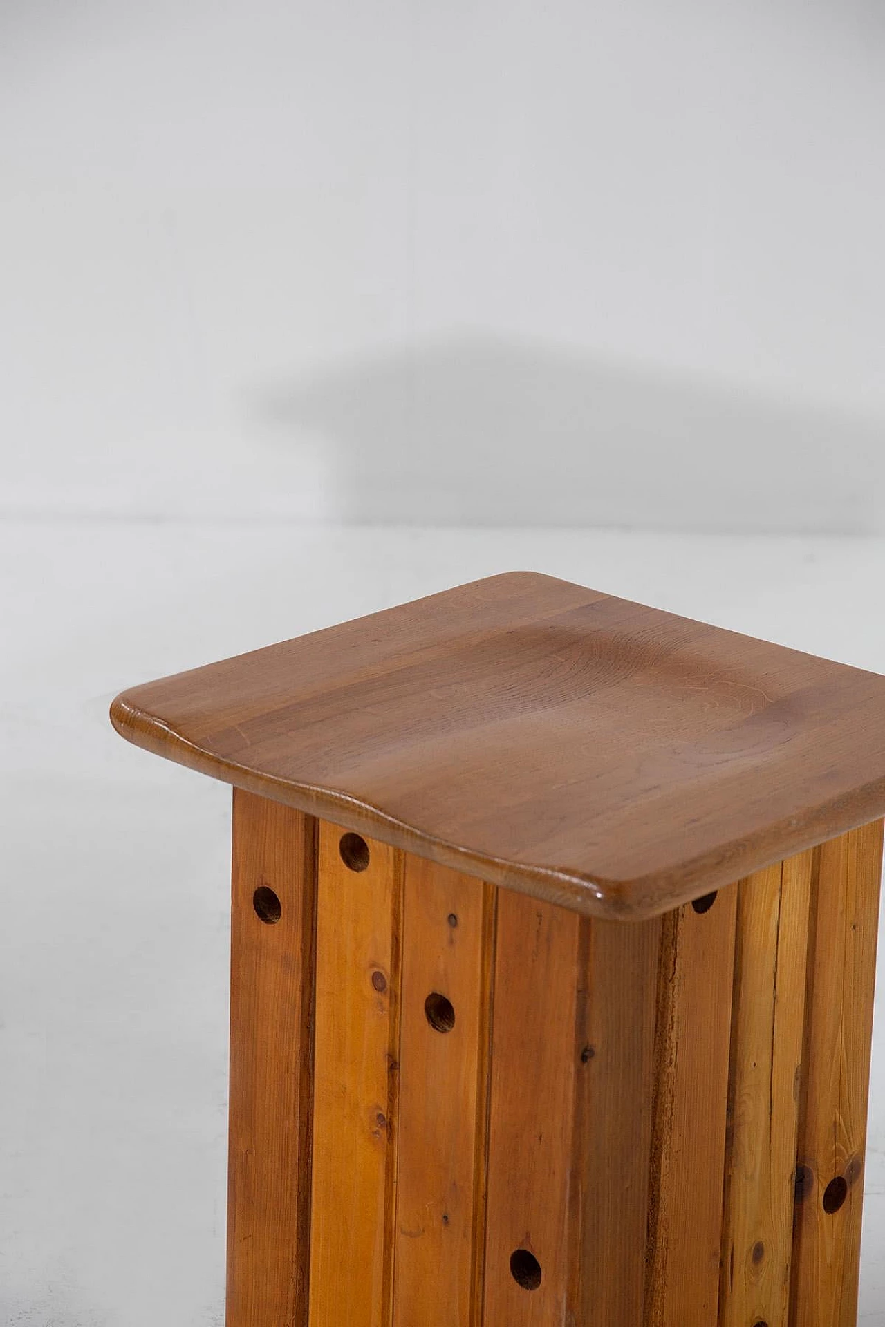 Pair of pine stools attributed to Giuseppe Rivadossi, 1970s 5