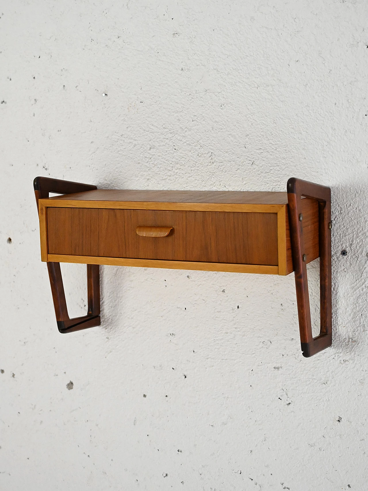 Teak wall bedside table with squared side brackets, 1960s 3