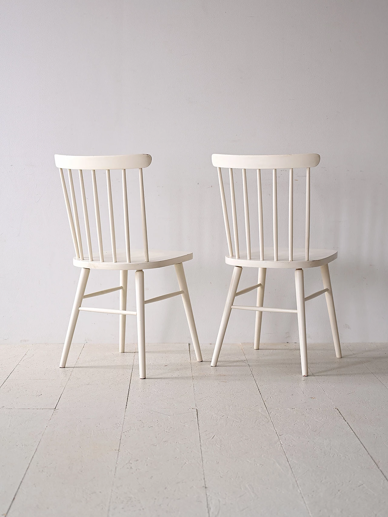 Pair of Scandinavian chairs in painted white wood, 1960s 3