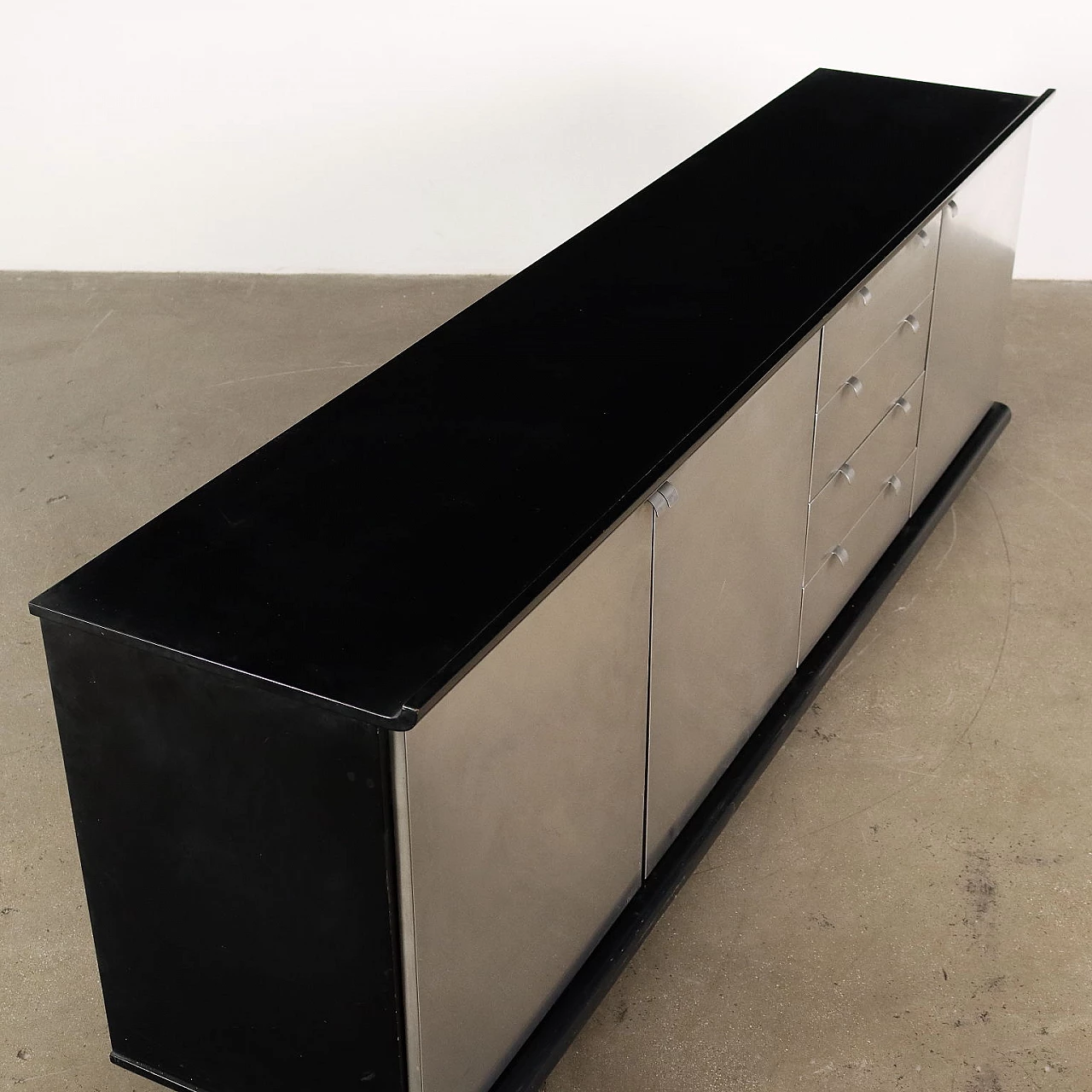 Lacquered wood and chromed aluminum sideboard, 1970s 10