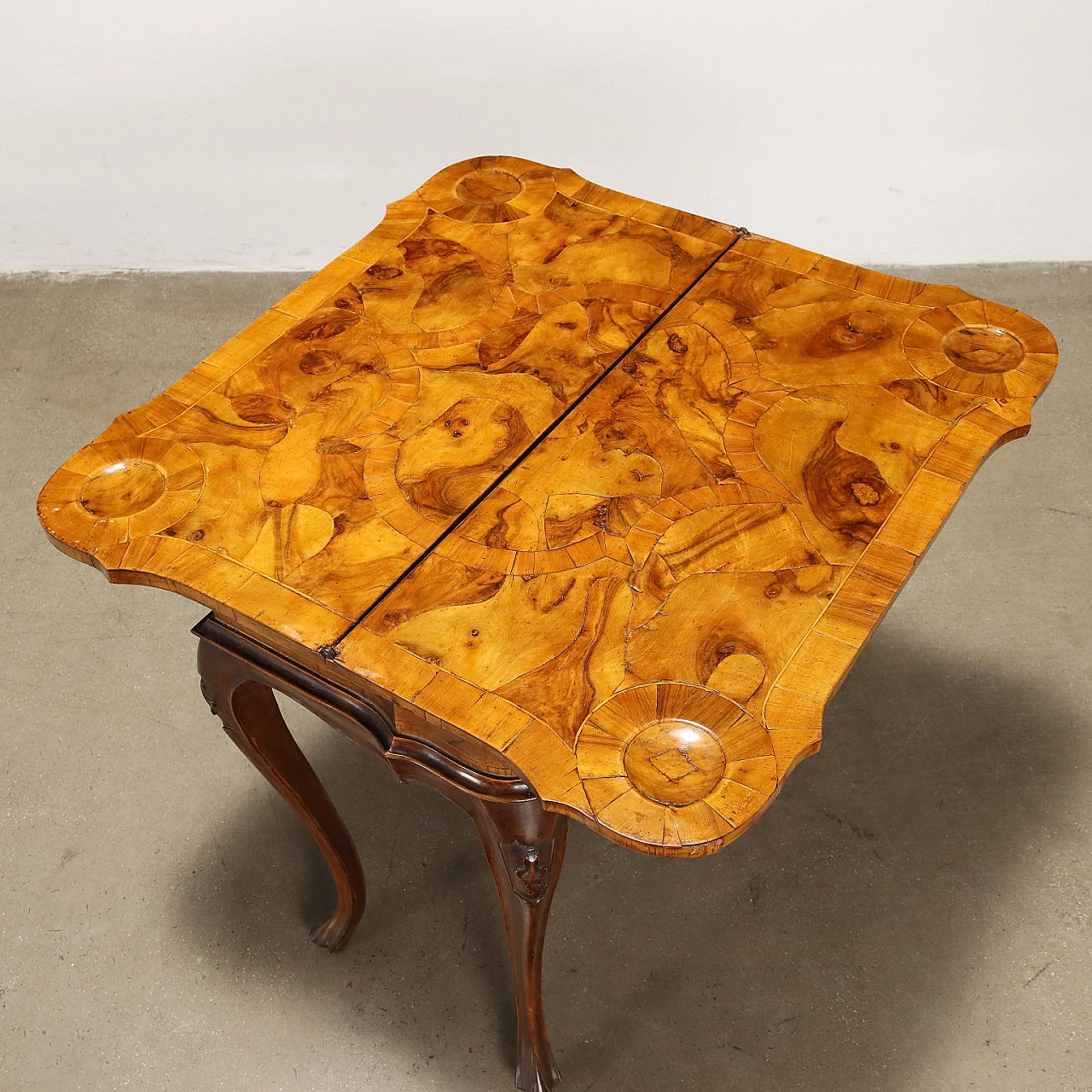 Barocchetto style walnut and walnut-root game side table 3