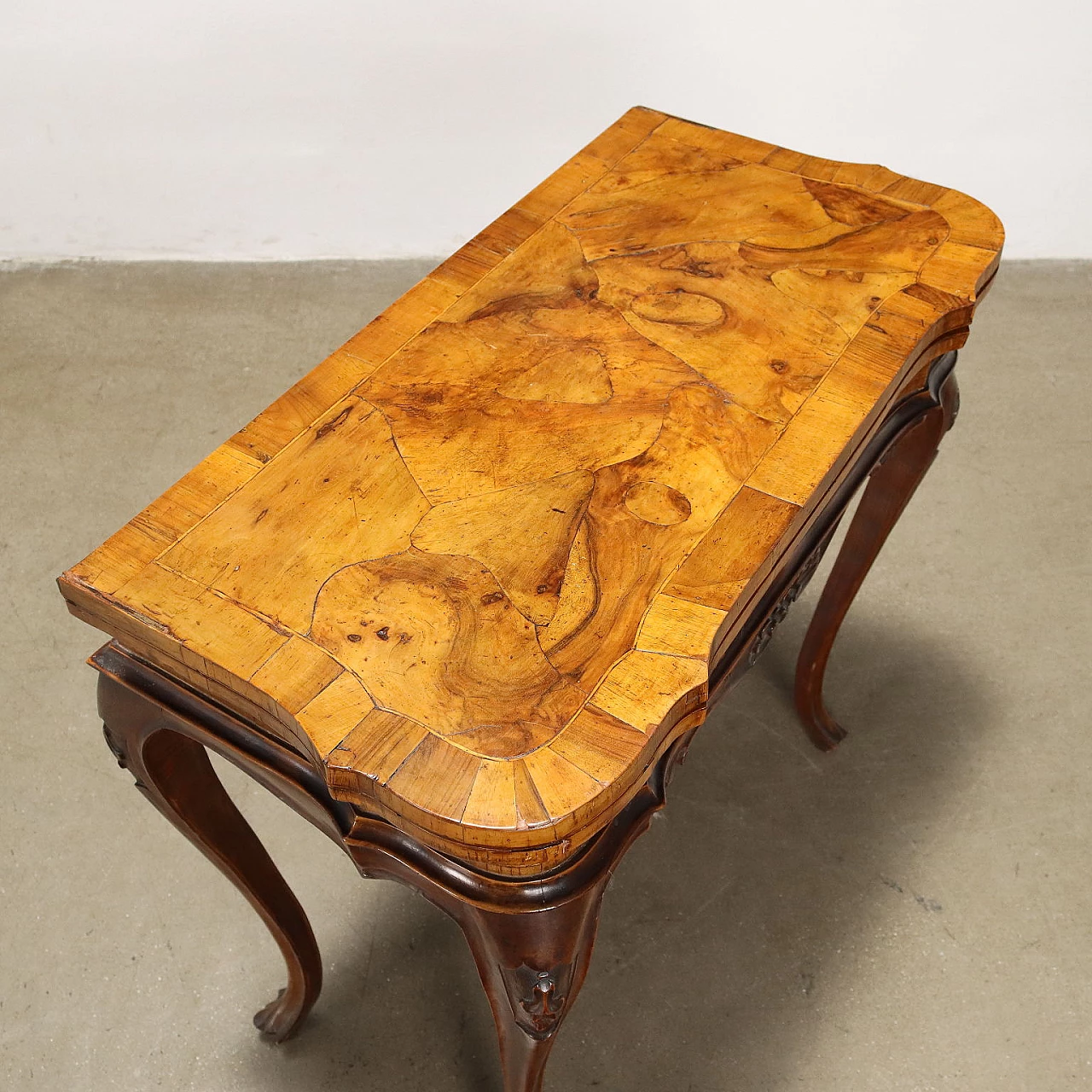 Barocchetto style walnut and walnut-root game side table 5