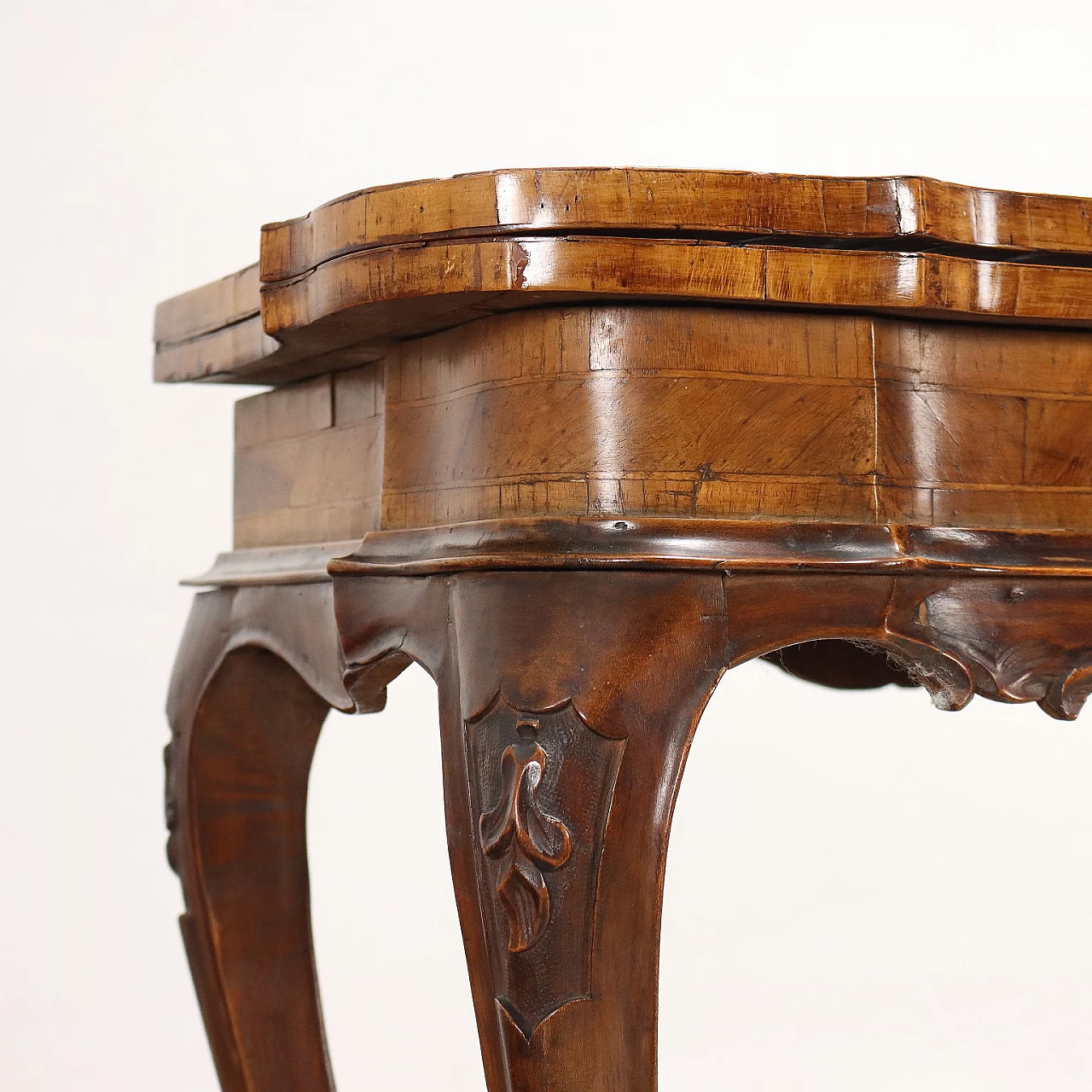 Barocchetto style walnut and walnut-root game side table 7