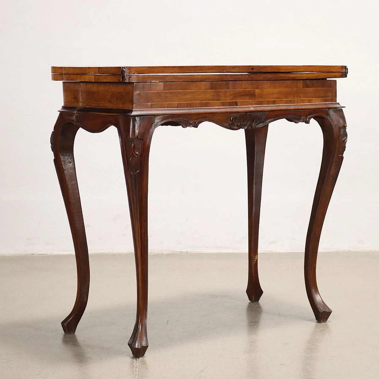 Barocchetto style walnut and walnut-root game side table 10
