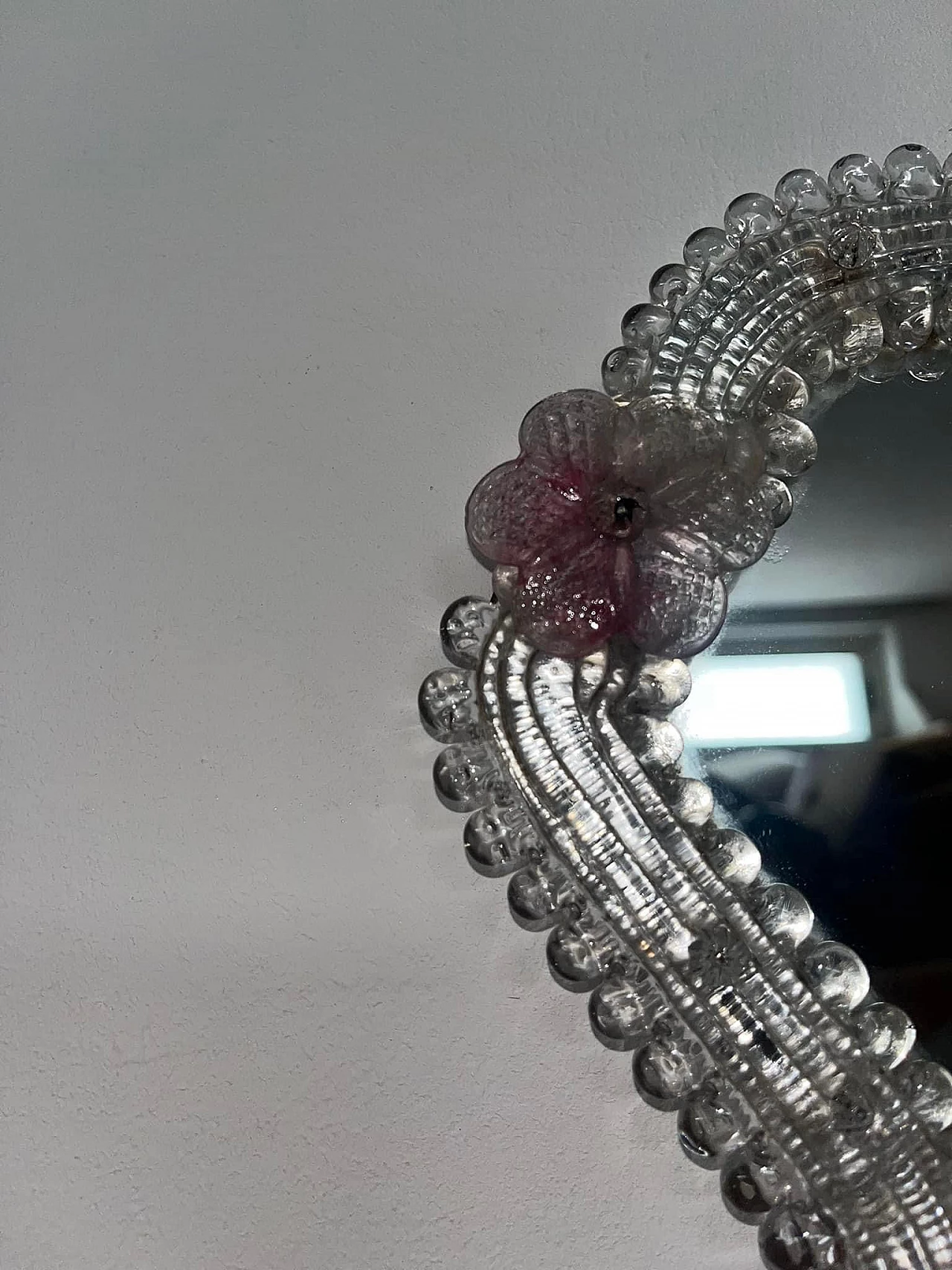 Specchio in vetro di Murano con motivi floreali rosa, anni '50 8