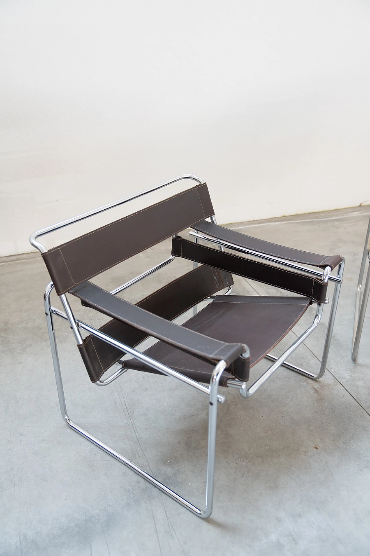 Pair of brown and beige armchairs in leather and iron, 1970s 2