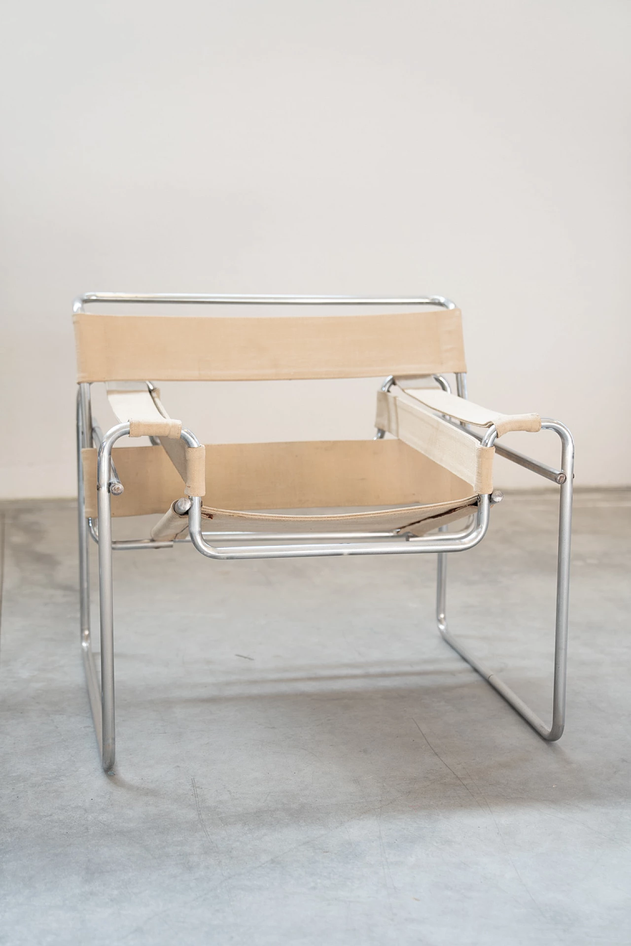 Pair of brown and beige armchairs in leather and iron, 1970s 4