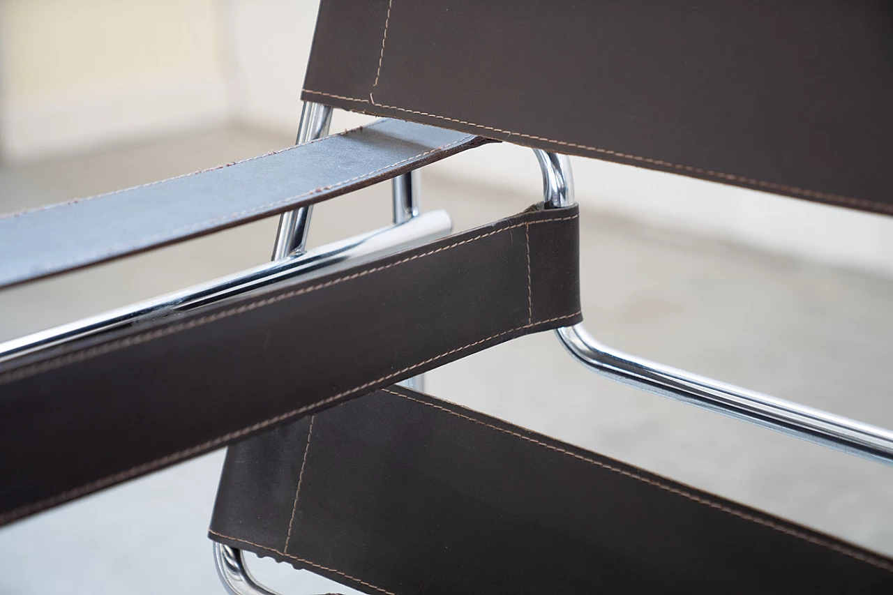 Pair of brown and beige armchairs in leather and iron, 1970s 7