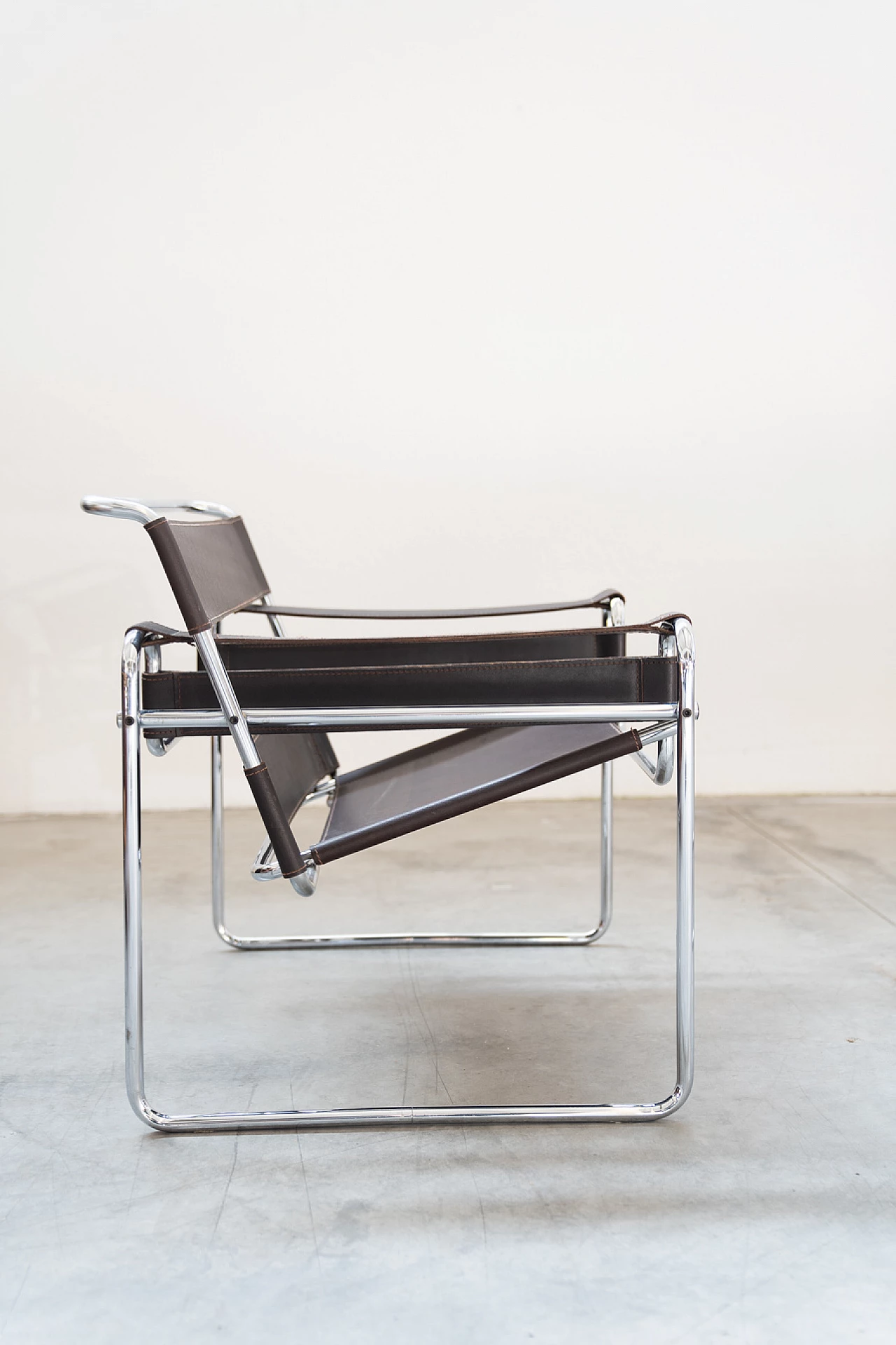 Pair of brown and beige armchairs in leather and iron, 1970s 14