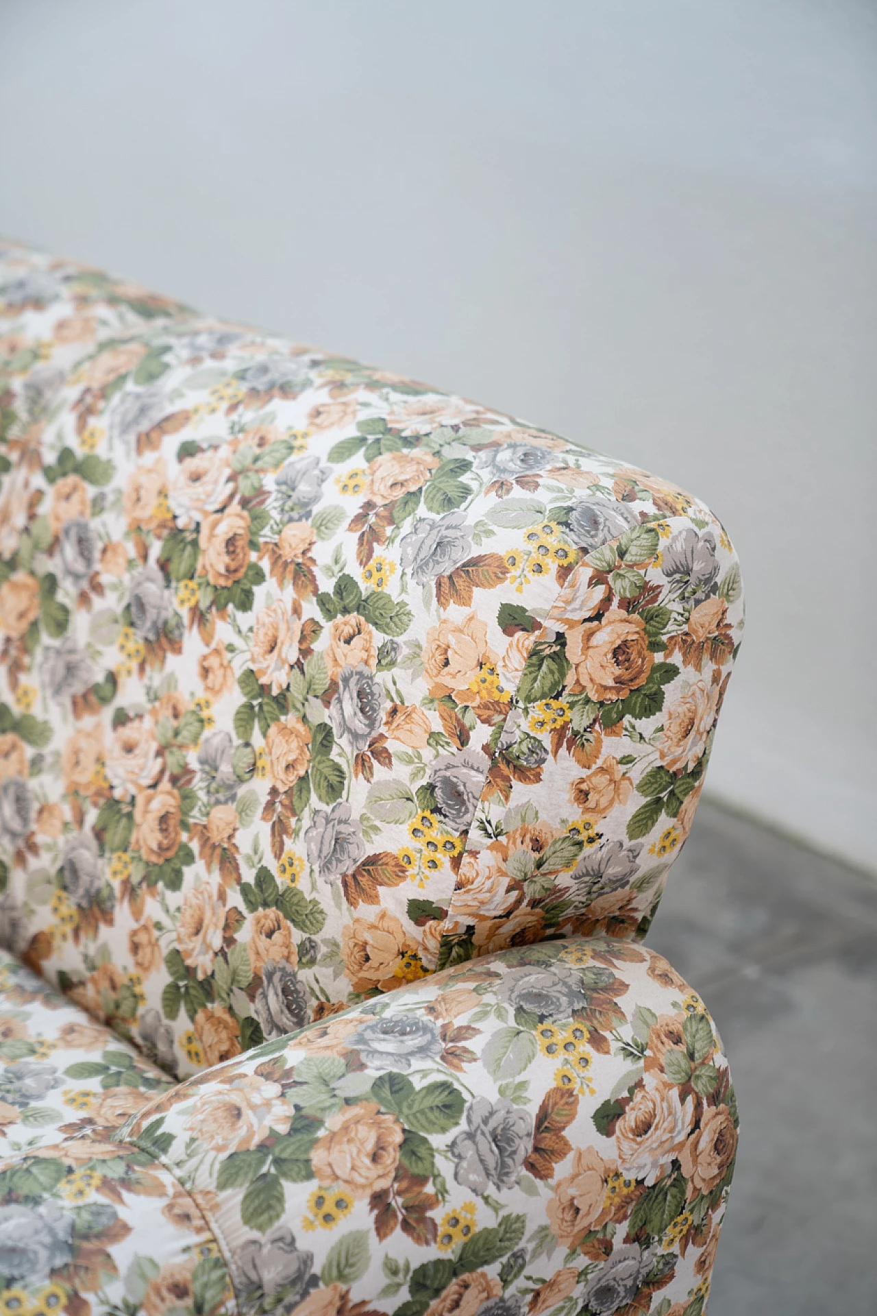 2-Seater sofa with floral fabric and wooden structure, 1970 4