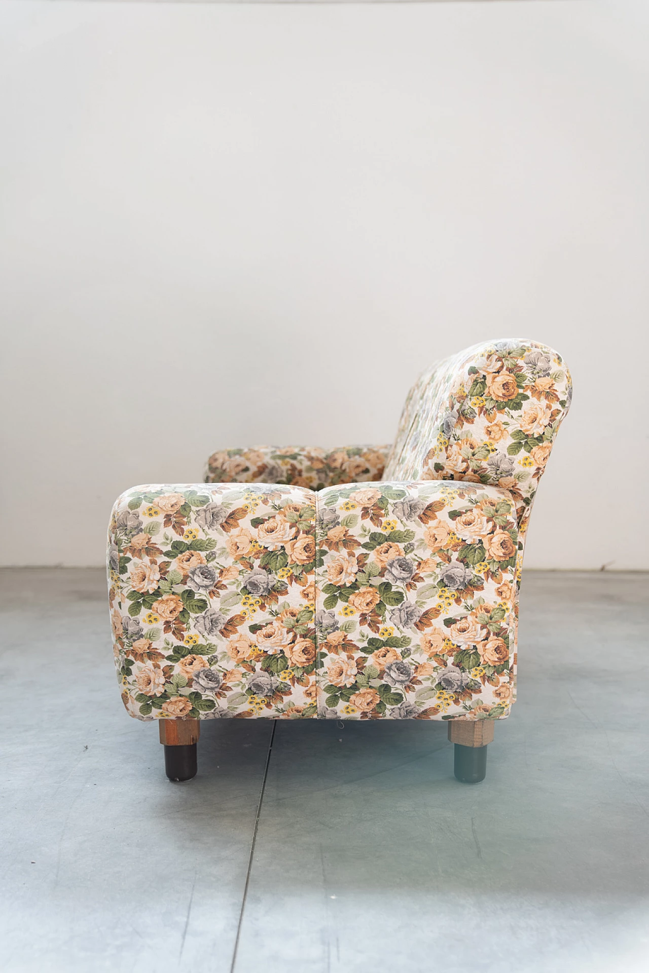 2-Seater sofa with floral fabric and wooden structure, 1970 17